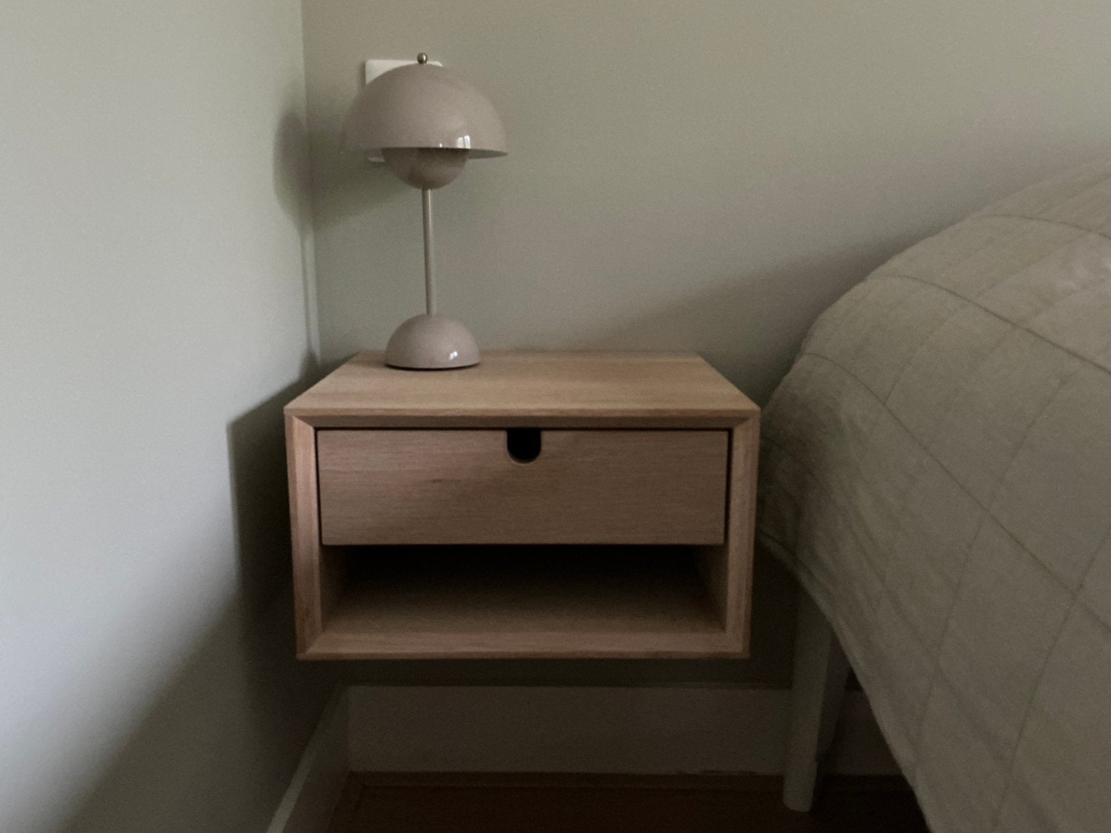 2 x nachtkastje - zwevend - hout - naturel, Ophalen, Zo goed als nieuw, Minder dan 45 cm, Minder dan 55 cm
