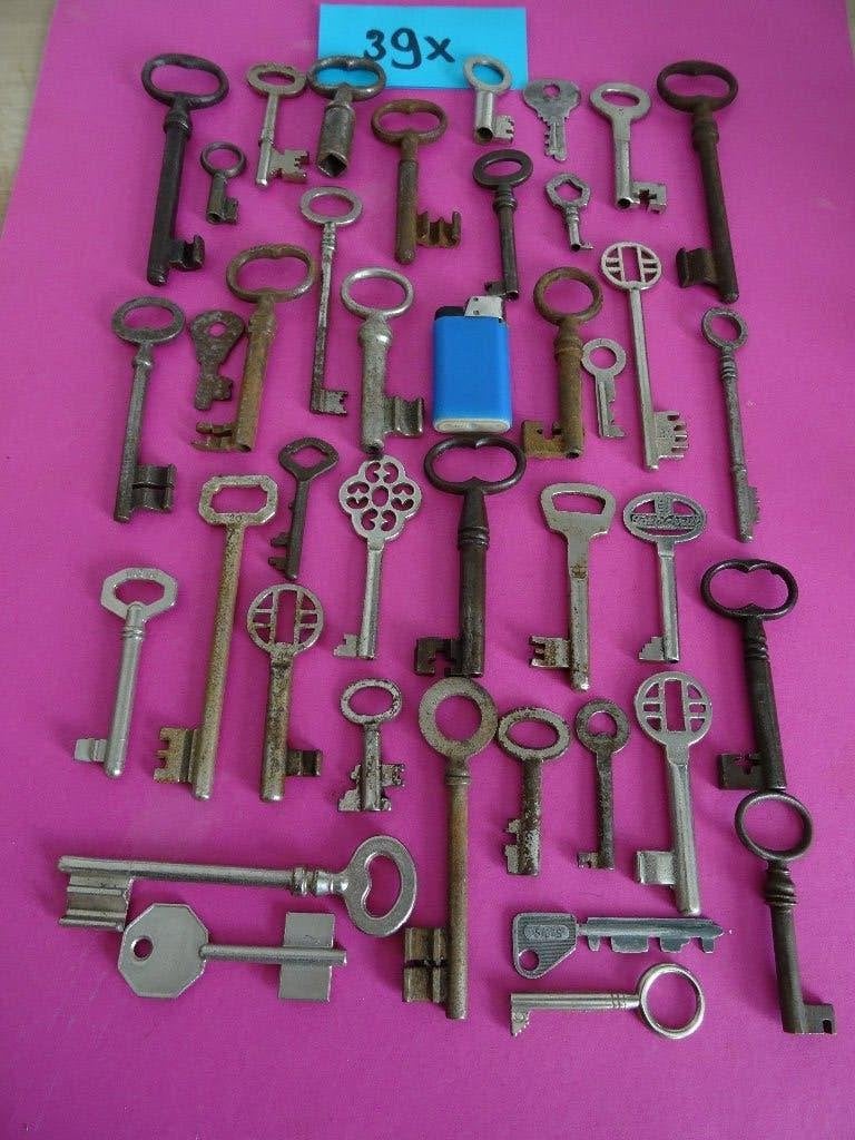 39 OUDE ANTIEKE SLEUTELS SLEUTEL SLOT SLOTEN DEUR KIST, Antiek en Kunst, Ophalen of Verzenden