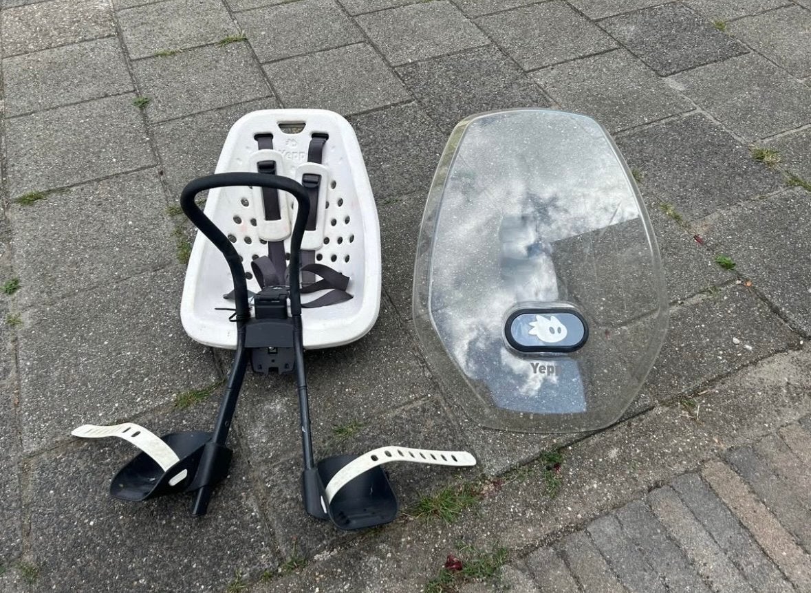 Yepp Fietszitje Wit met Windscherm - Gebruikt, Fietsen en Brommers, Fietsaccessoires | Fietsstoeltjes, Ophalen, Gebruikt