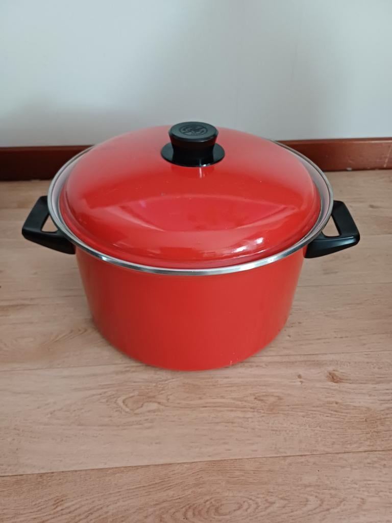 Grote pan (ruim vijf liter). Emaille., Ophalen of Verzenden, Zo goed als nieuw, Overige materialen, Kookpan of Snelkookpan