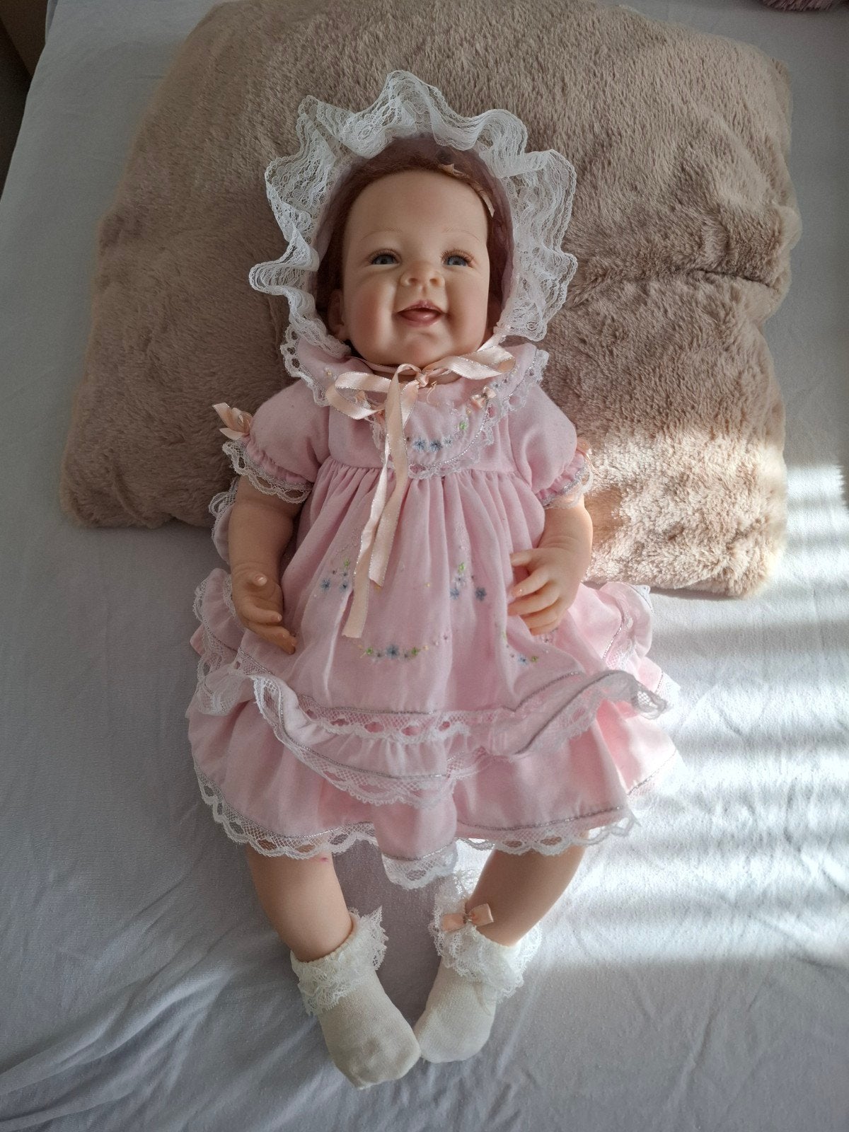 Realistische siliconen babypop met stoffen romp, Ophalen of Verzenden, Zo goed als nieuw, Babypop