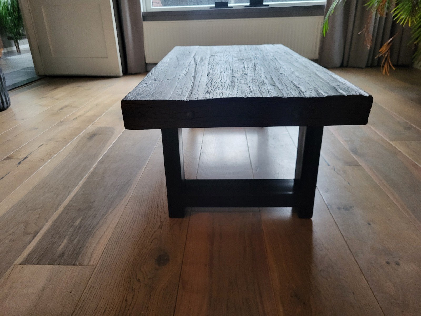 Robuuste salontafel van donker hout, Ophalen, 100 tot 150 cm, 50 tot 100 cm, Zo goed als nieuw