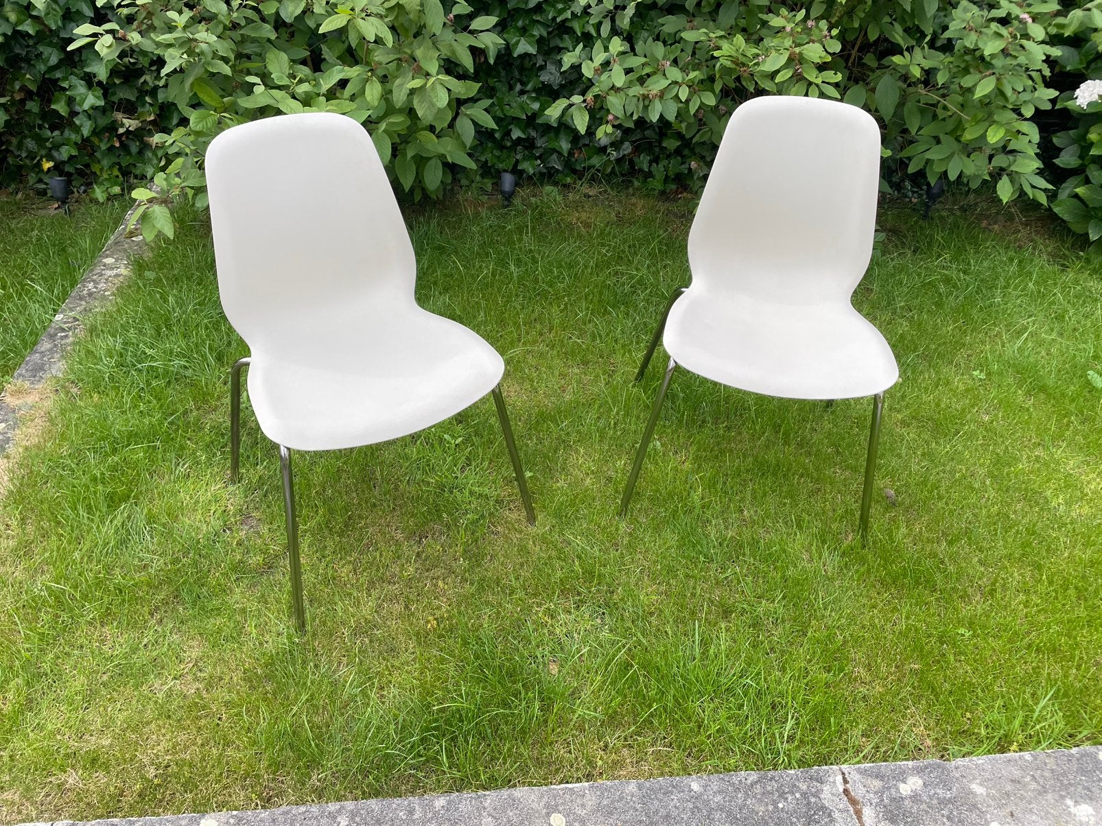 Witte kunststof kuipstoelen, Huis en Inrichting, Stoelen, Ophalen, Kunststof, Gebruikt, Twee