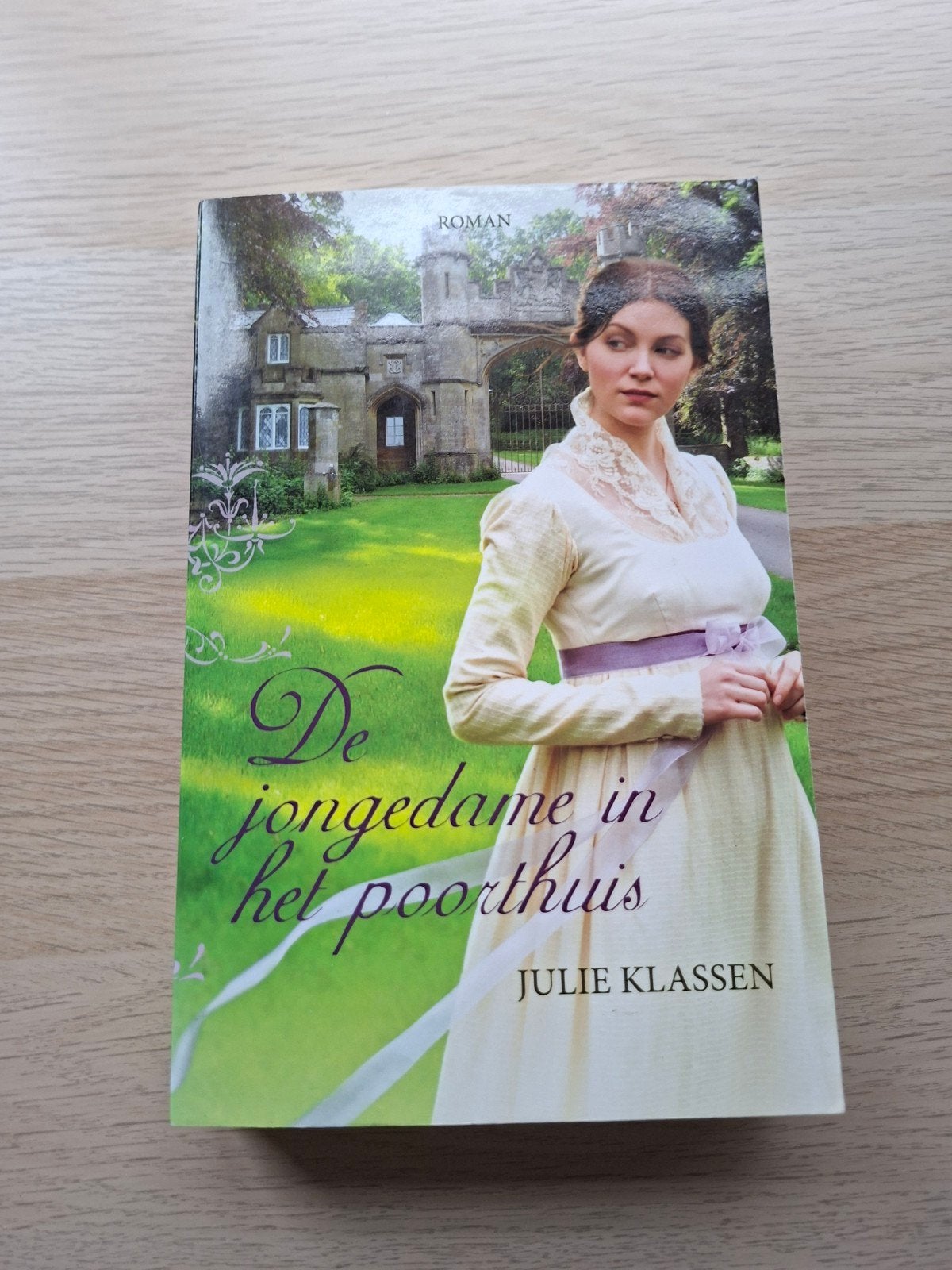De jongedame in het poorthuis van Julie Klassen, Boeken, Ophalen of Verzenden