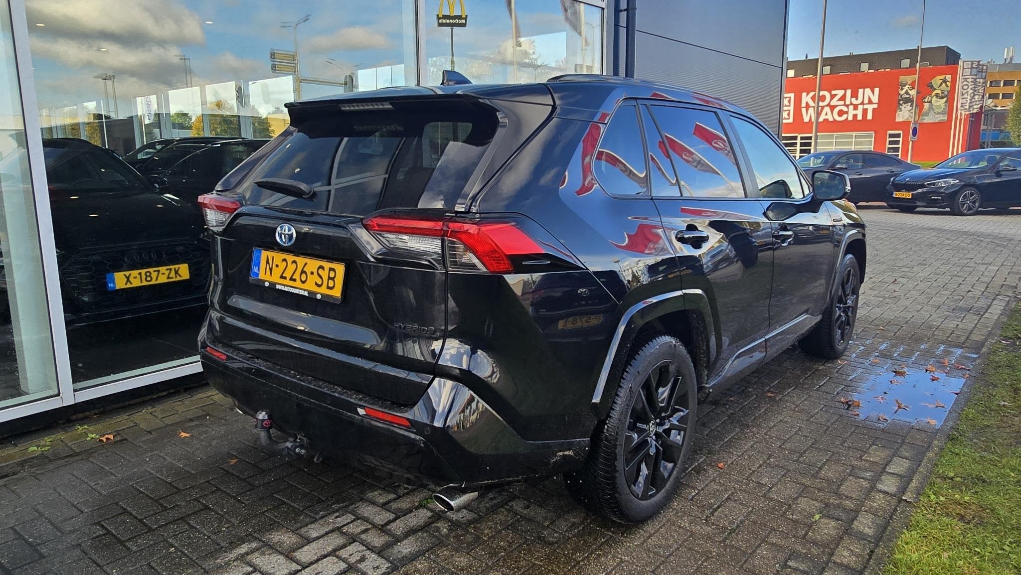 Toyota RAV4 2.5 Hybrid AWD Black Edition | DOH | 1650KG Trek, Auto's, Automaat, Gebruikt, Euro 6, 4 cilinders