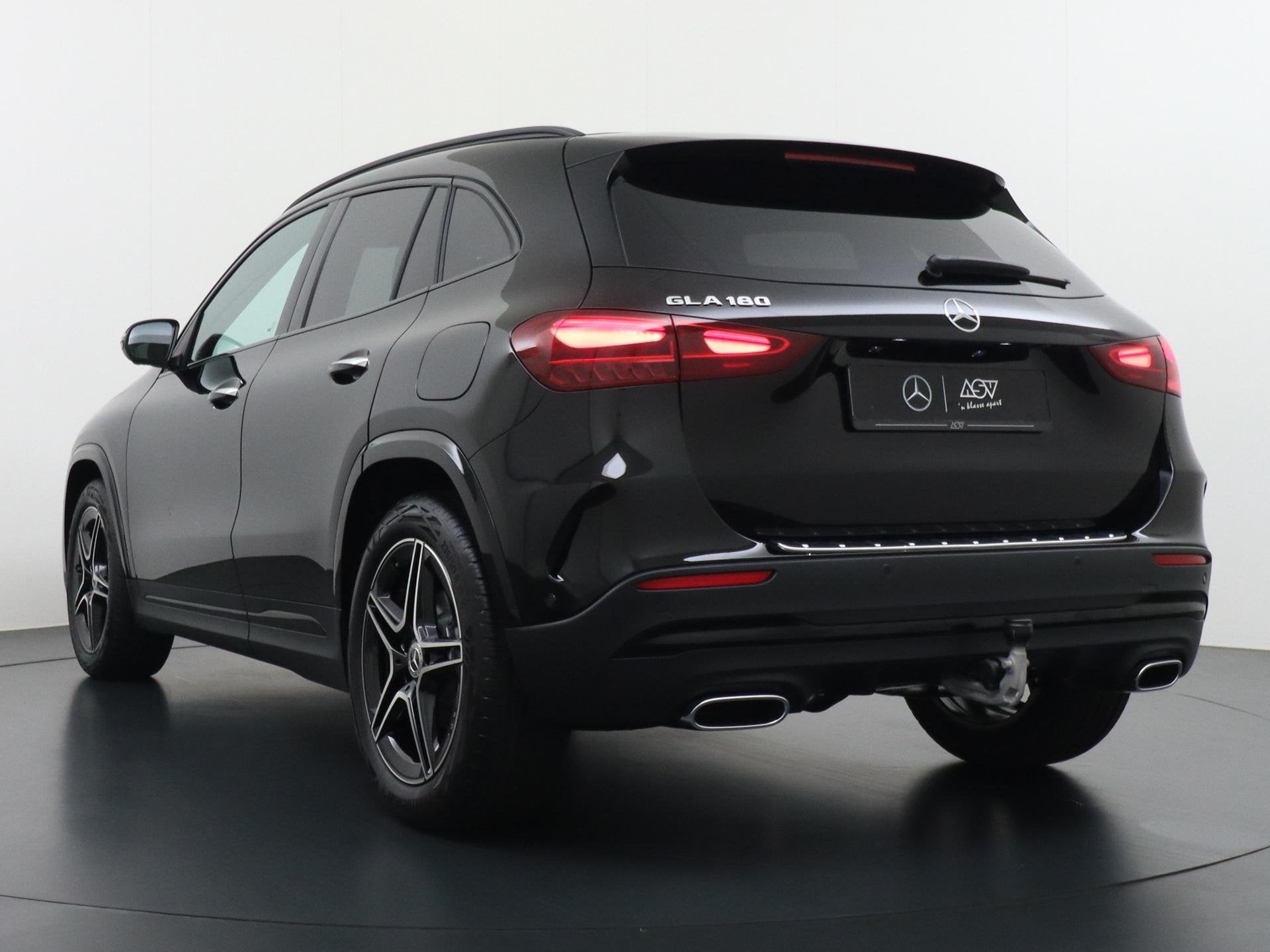 Mercedes-Benz GLA 180 Business Solution AMG, 4 cilinders, Zwart, Origineel Nederlands, 1470 kg