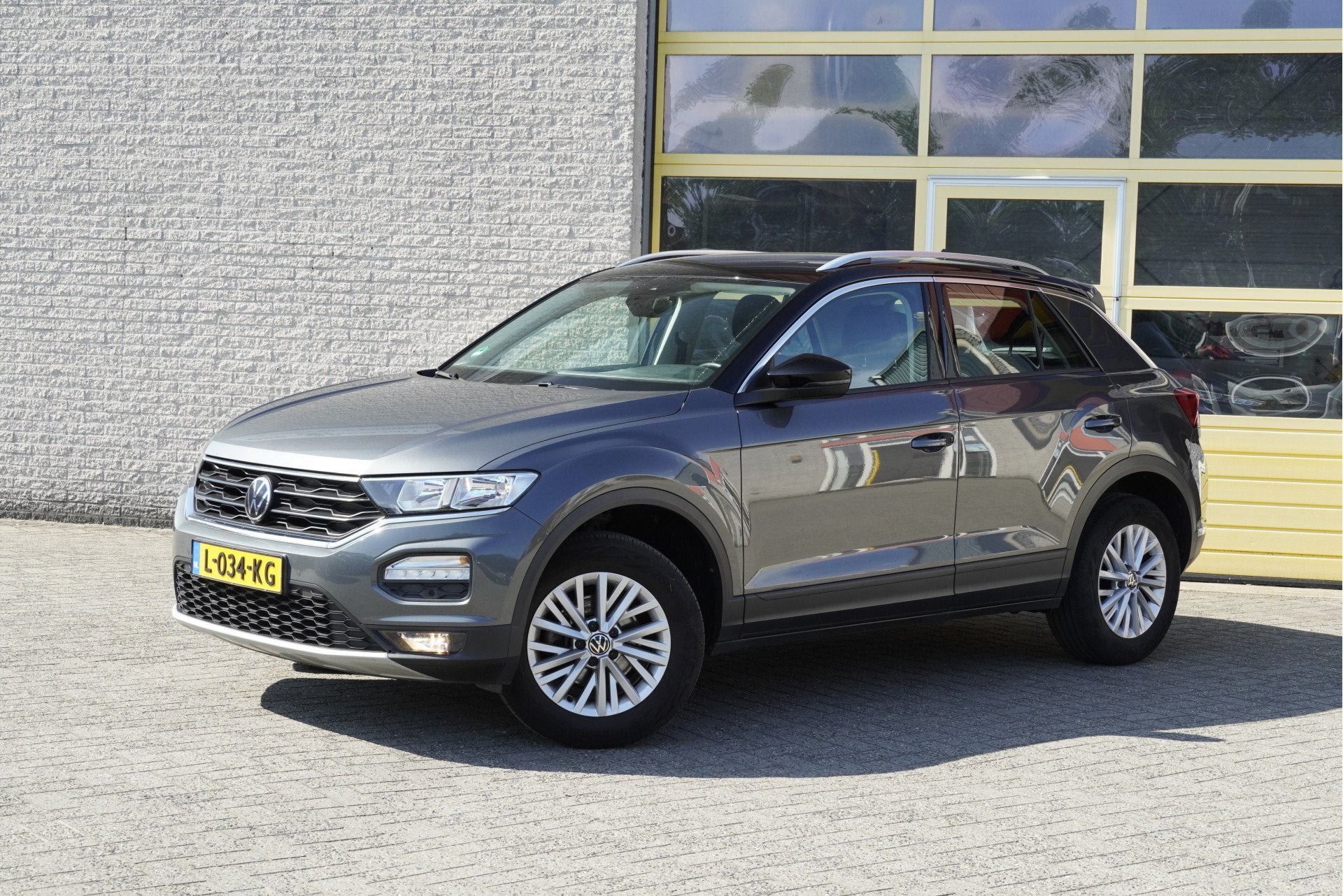 Volkswagen T-Roc 1.0 TSI Style Business BJ2021 Lmv 16" | Led, Voorwielaandrijving, Dealer onderhouden, Stof, Gebruikt