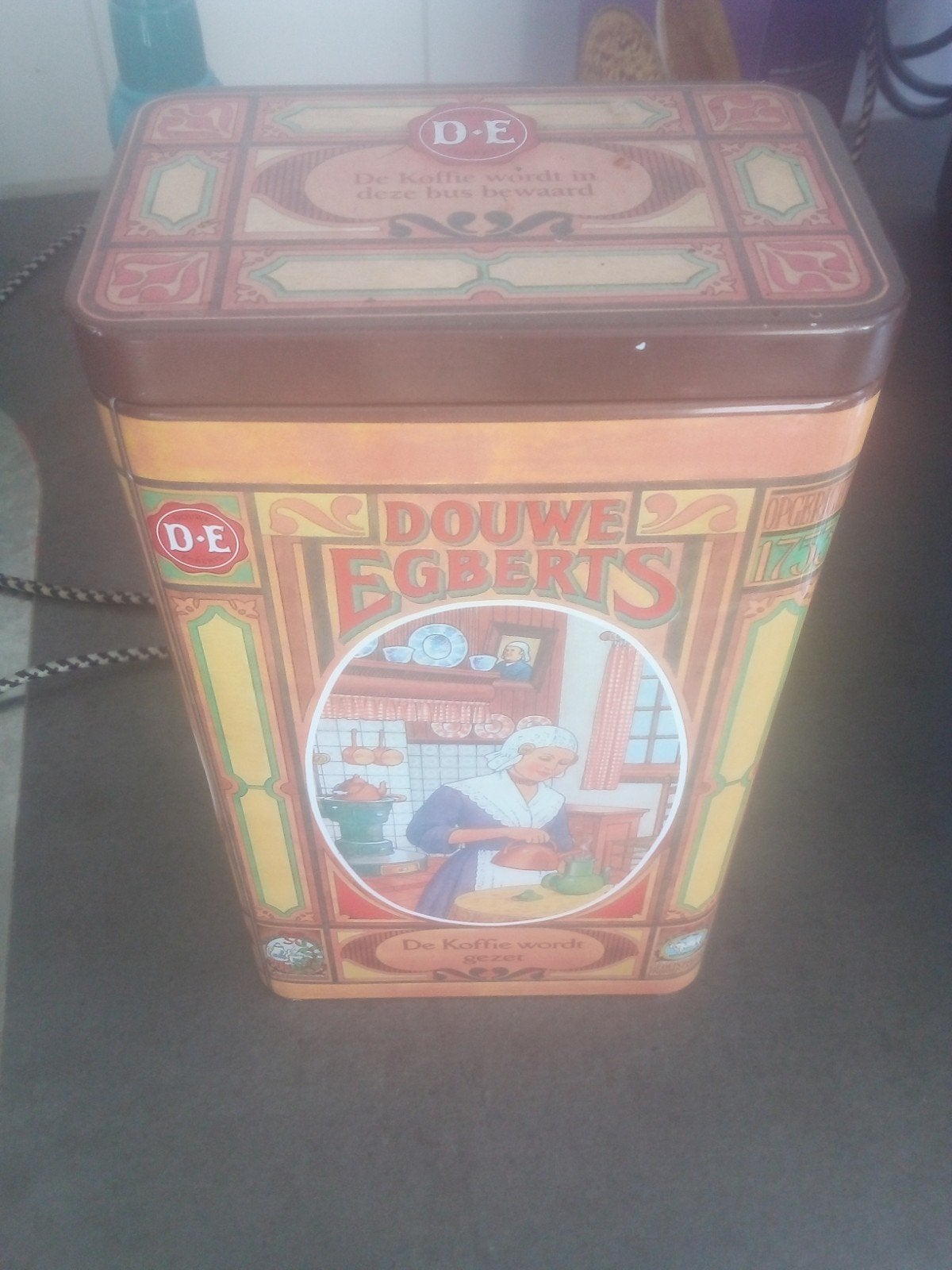 Vintage Douwe Egberts Koffiebus - 'De Koffie wordt gezet', Verzamelen, Ophalen of Verzenden, Zo goed als nieuw, Koffie, Douwe Egberts