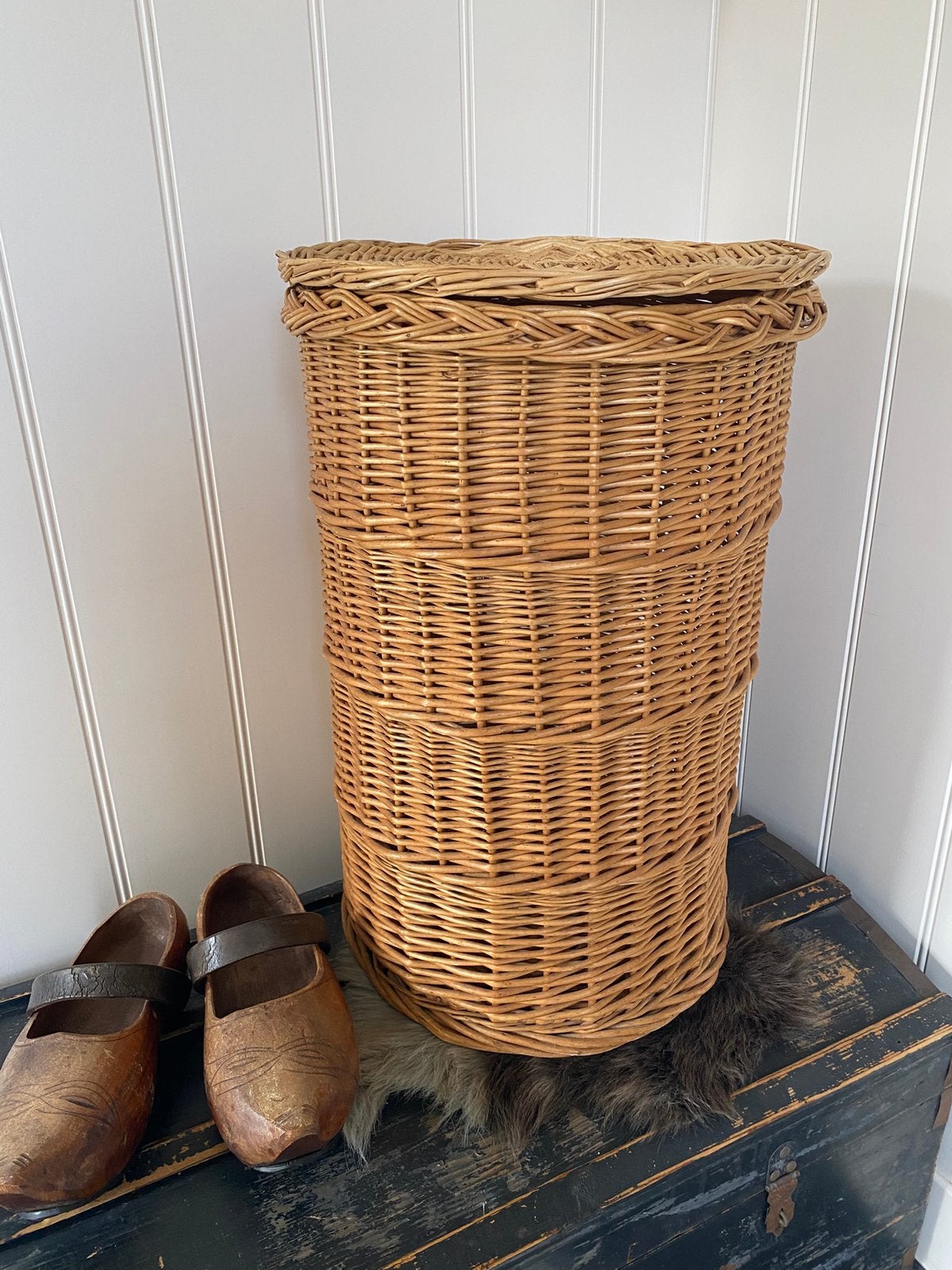 Vintage hoge rieten mand met deksel, Ophalen, Gebruikt, Mand, Rond