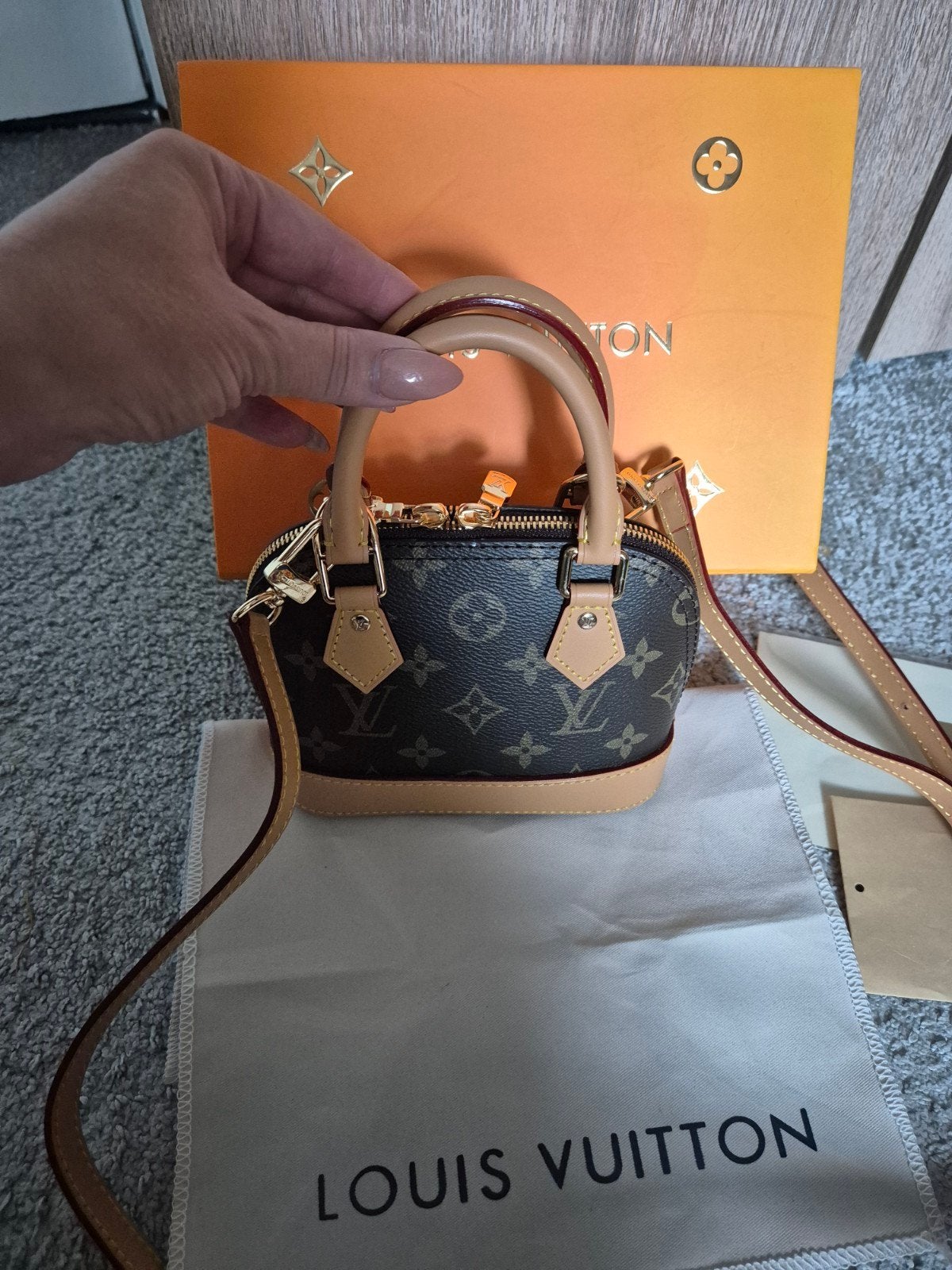 Louis Vuitton Alma BB Monogram Handtas, Sieraden, Tassen en Uiterlijk, Ophalen of Verzenden, Nieuw, Bruin, Handtas