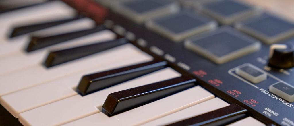 Toetsenist GEZOCHT voor coverband in Parkstad (Kerkrade), Contacten en Berichten, Muziek maken en Bandleden