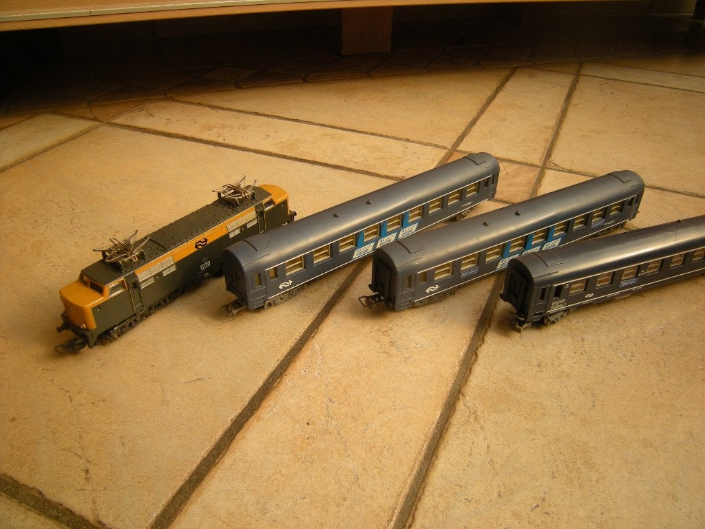 LIMA ns trein met 3x ns wagon, Wisselstroom, Ophalen of Verzenden, NS, Lima