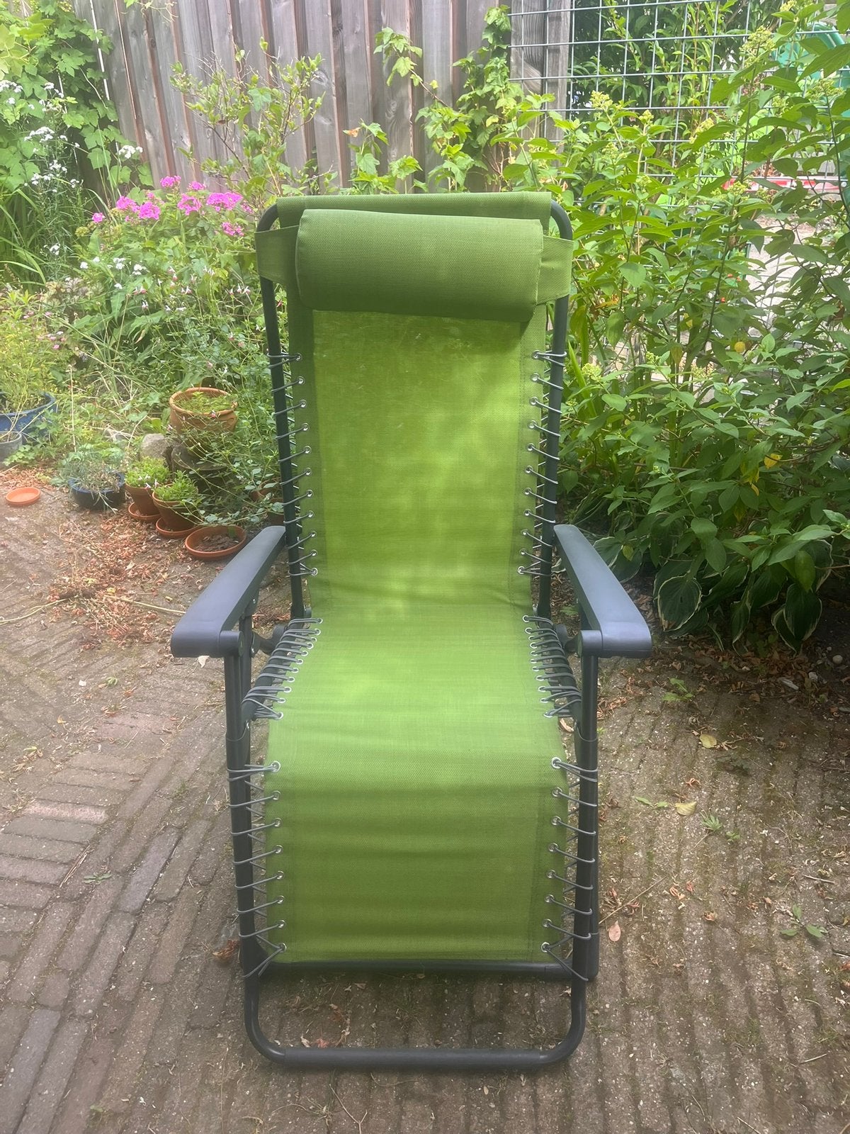 Mooie ligstoel voor in de tuin. Ook in het geel, Ophalen, Zo goed als nieuw, Kunststof