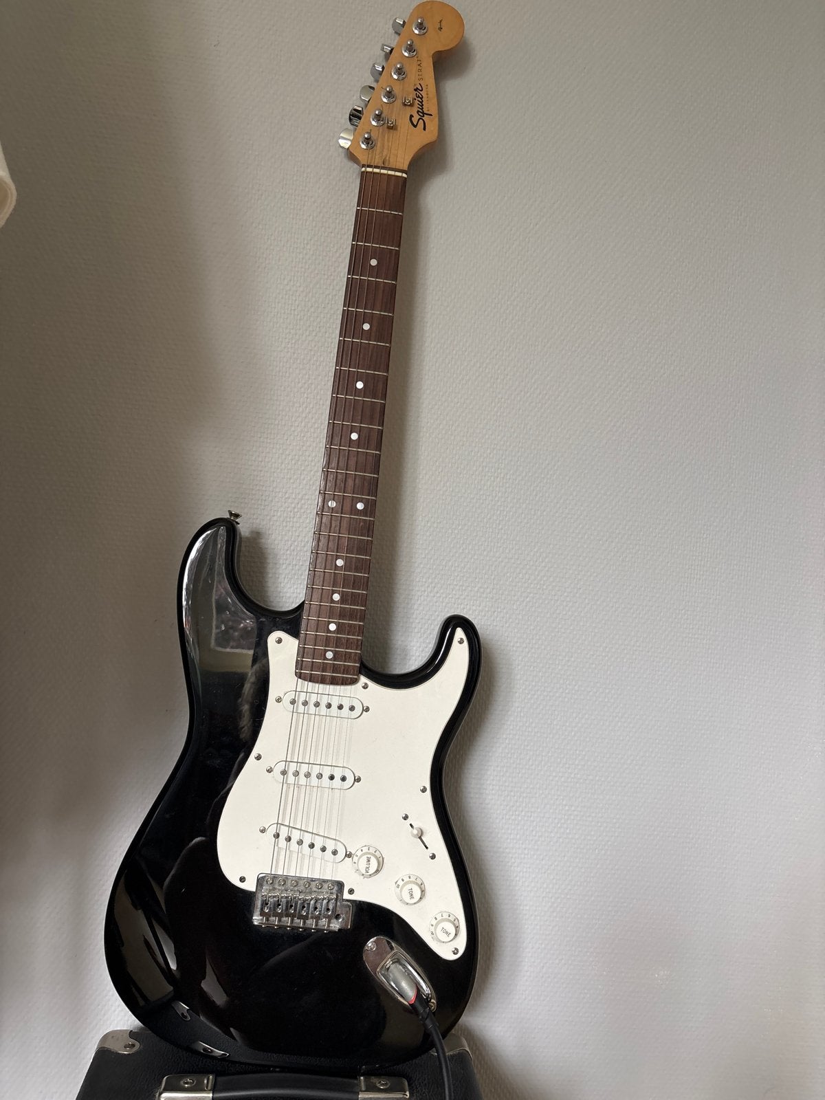 Squier Strat by Fender met Fender Frontman versterker, Muziek en Instrumenten, Ophalen, Fender, Gebruikt, Met versterker