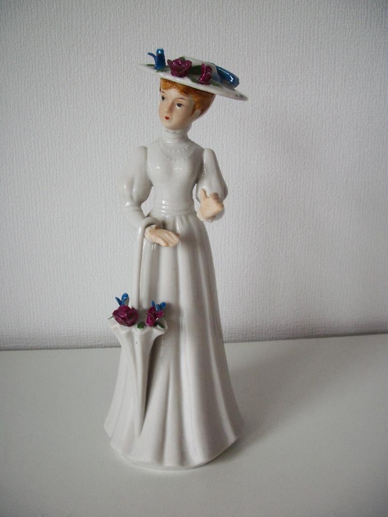 Beeld Dame met parasol en Zomer hoed met Bloemen - zgan, Ophalen of Verzenden, Zo goed als nieuw, Mens