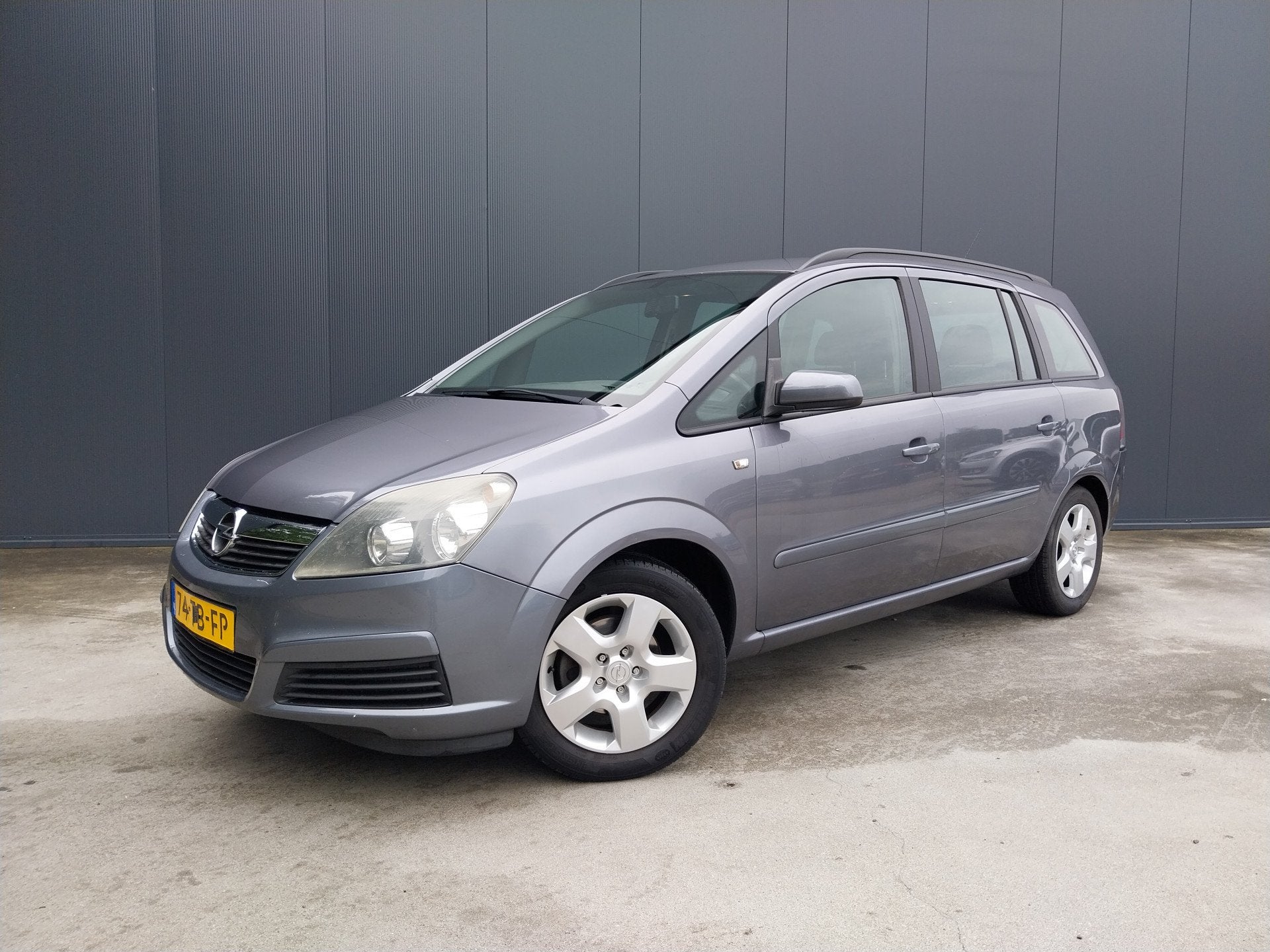 Opel Zafira 1.6 Enjoy 7 PERS CRUISE TREKHAAK (bj 2006), Auto's, Voorwielaandrijving, Gebruikt, 4 cilinders, 7 stoelen