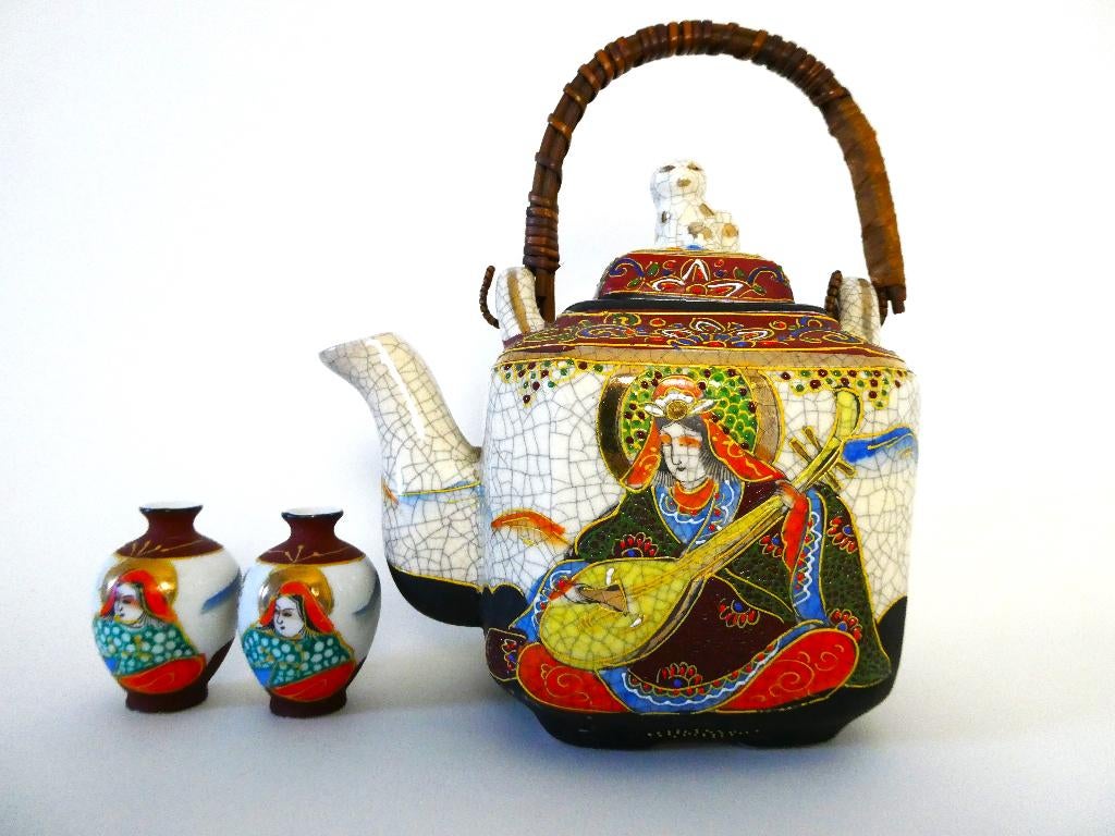 Chinese Satsuma theepot met foo dog deksel en 2 vaasjes, Antiek en Kunst, Antiek | Servies los, Ophalen of Verzenden