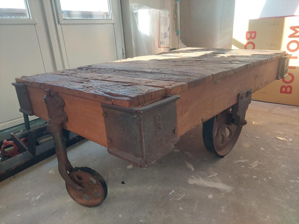 Mooie zware treinwagon houten salontafel met rijdend gestel, Ophalen, 100 tot 150 cm, 50 tot 100 cm, Minder dan 50 cm