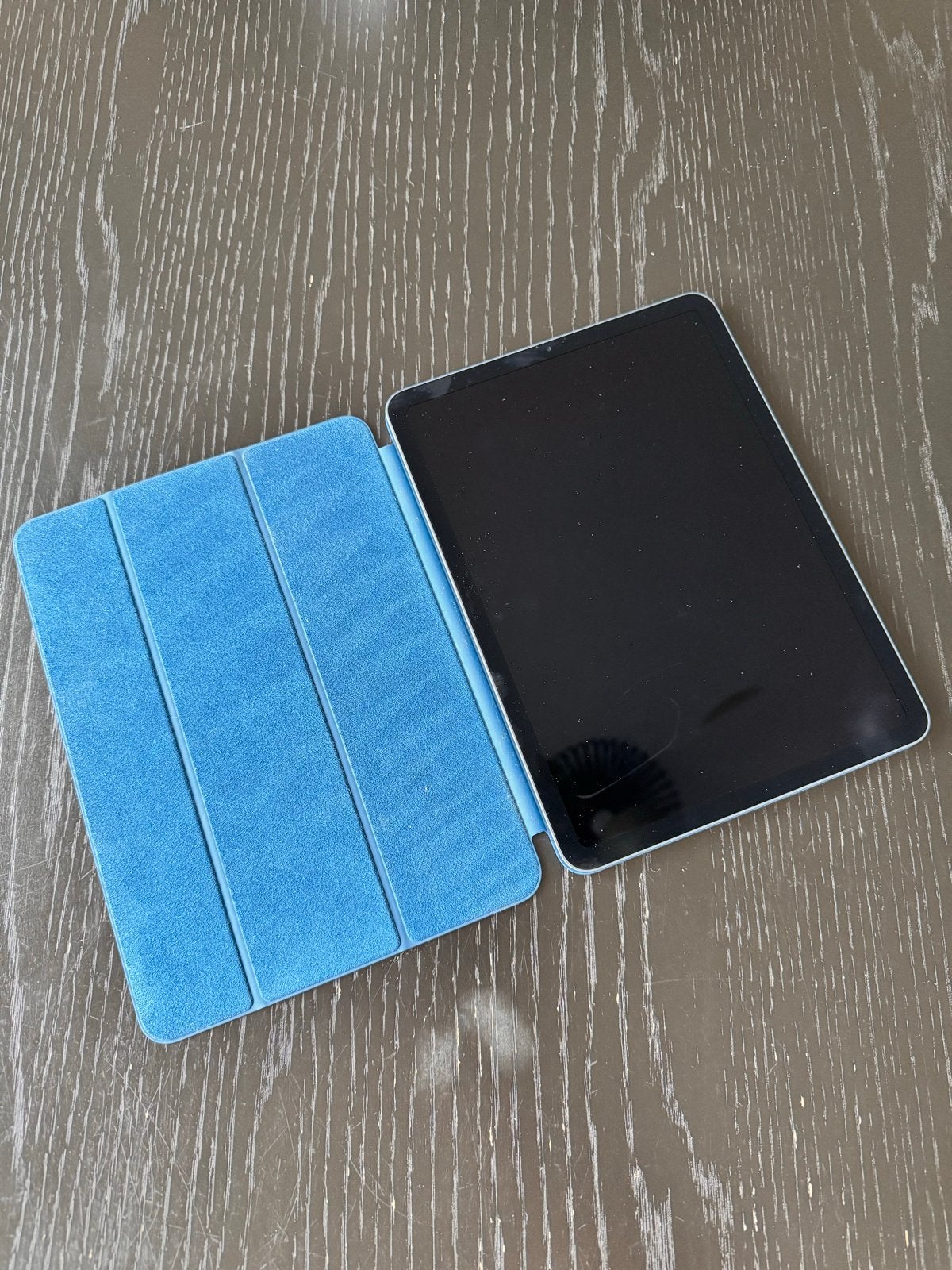 Blauwe iPad Air (Nieuwstaat) met doos en accessoires, Computers en Software, Blauw, Apple iPad Air, 11 inch, Ophalen of Verzenden
