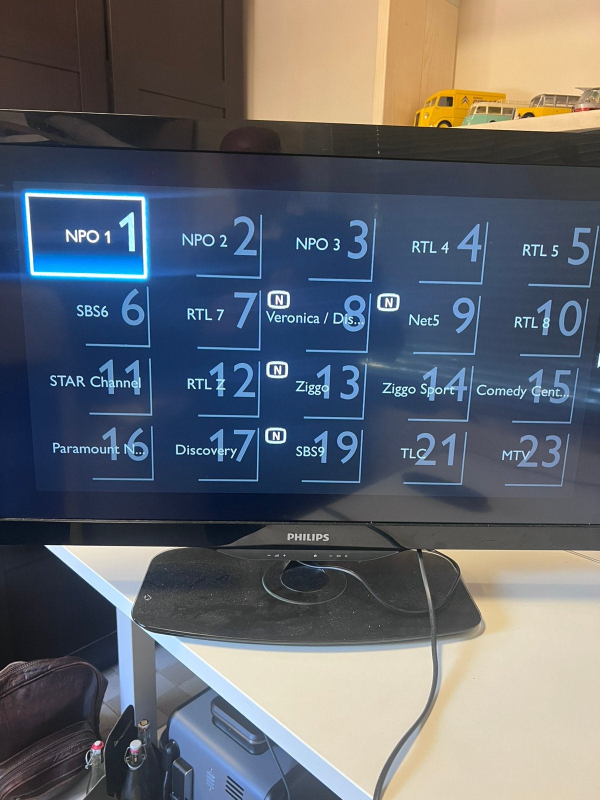 Philips LCD TV 80 cm werkt uitstekend, Ophalen, Zo goed als nieuw, 60 Hz of minder, LED