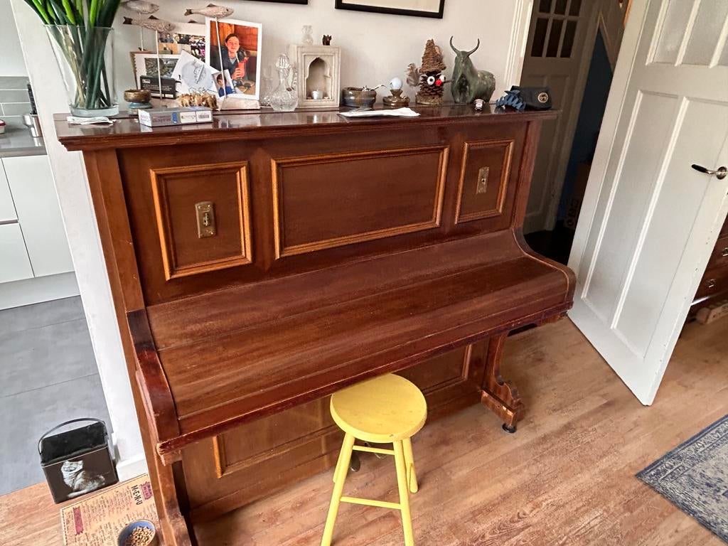 Mooie en goed spelende Adalbert piano, Muziek en Instrumenten, Piano's, Ophalen of Verzenden, Gebruikt, Bruin, Piano