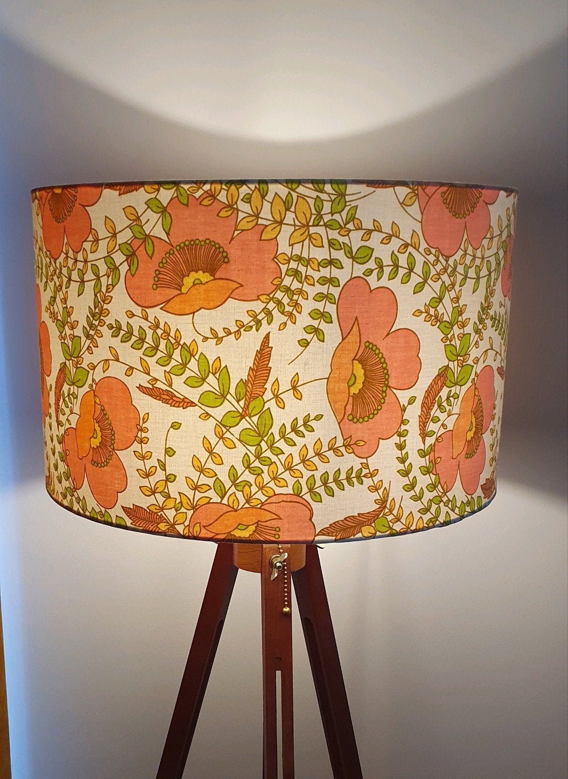 Nieuwe handgemaakte lampenkap roze bloemen, 40x25 cm, Huis en Inrichting, Lampen | Lampenkappen, Rond, Nieuw, Roze, 40 cm