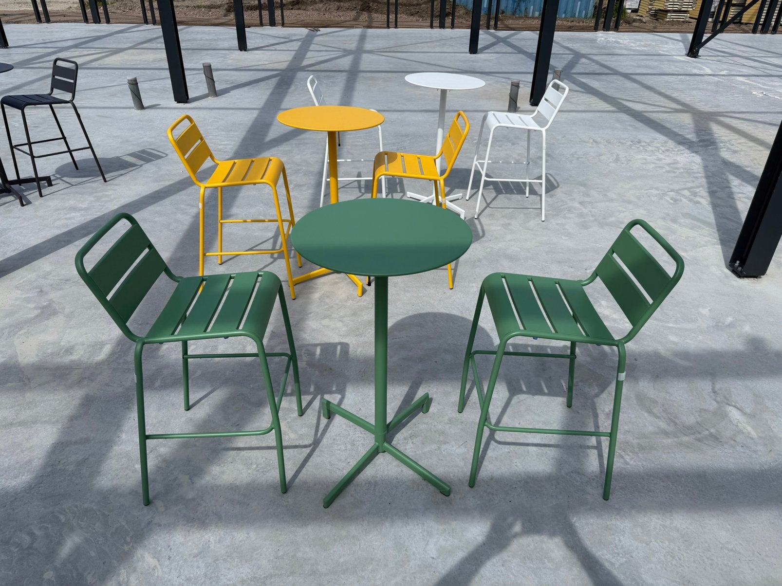 Partij van 12 groene bar krukken (nieuw), Ophalen, 5 krukken of meer, Nieuw, 90 cm of meer