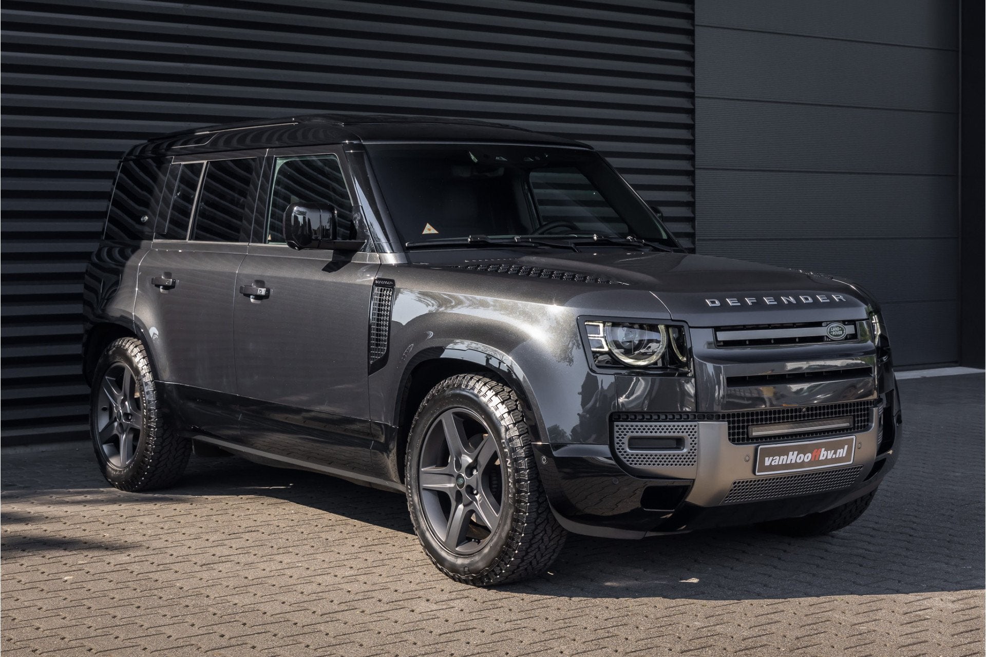 Land Rover Defender 110 3.0 D250 X-Dynamic SE Laag schot gri, Automaat, 249 pk, Gebruikt, 2996 cc