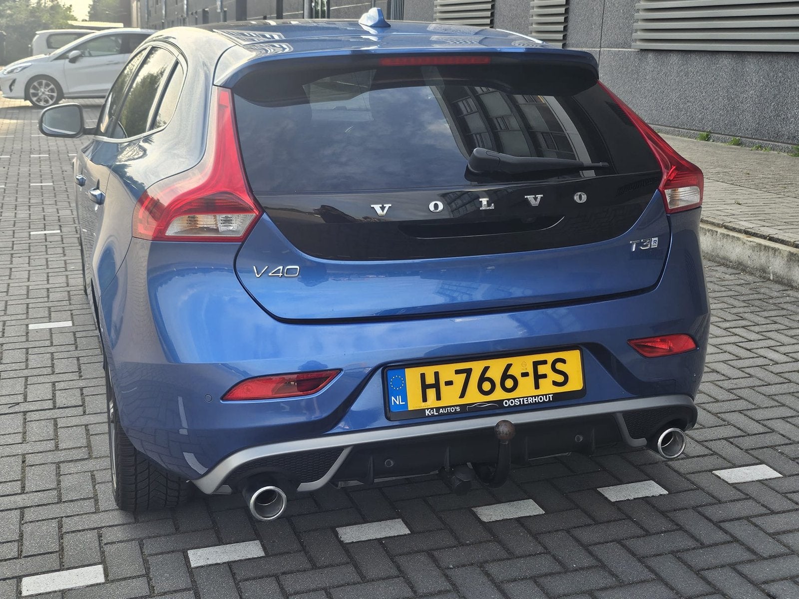 Volvo V40 1.5 T3 152PK R-Design, Auto's, 1498 cc, Zwart, 4 cilinders, 700 kg