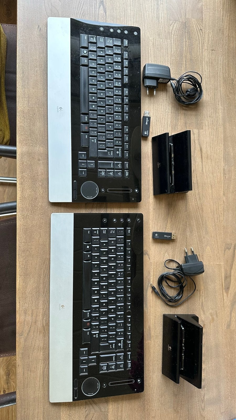 2x Logitech DiNovo Multimedia Bluetooth Toetsenbord, Computers en Software, Gebruikt, Draadloze ontvanger, Ophalen of Verzenden