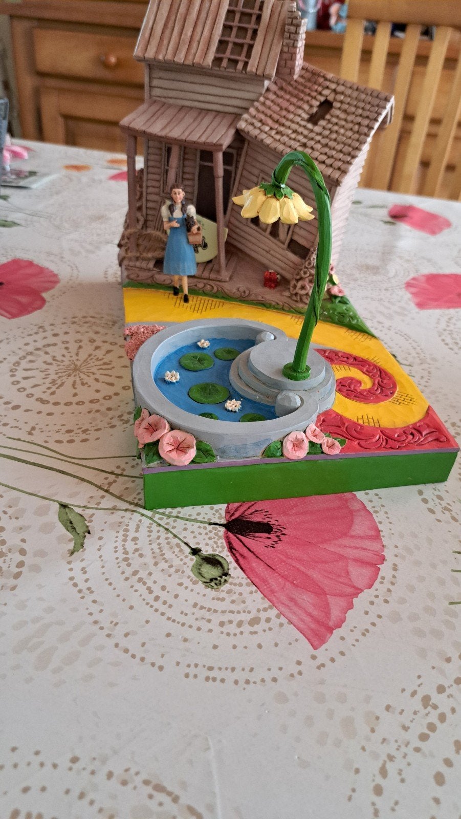 Wizard of Oz beeldje - Dorothy en Toto bij huisje, Ophalen, Zo goed als nieuw