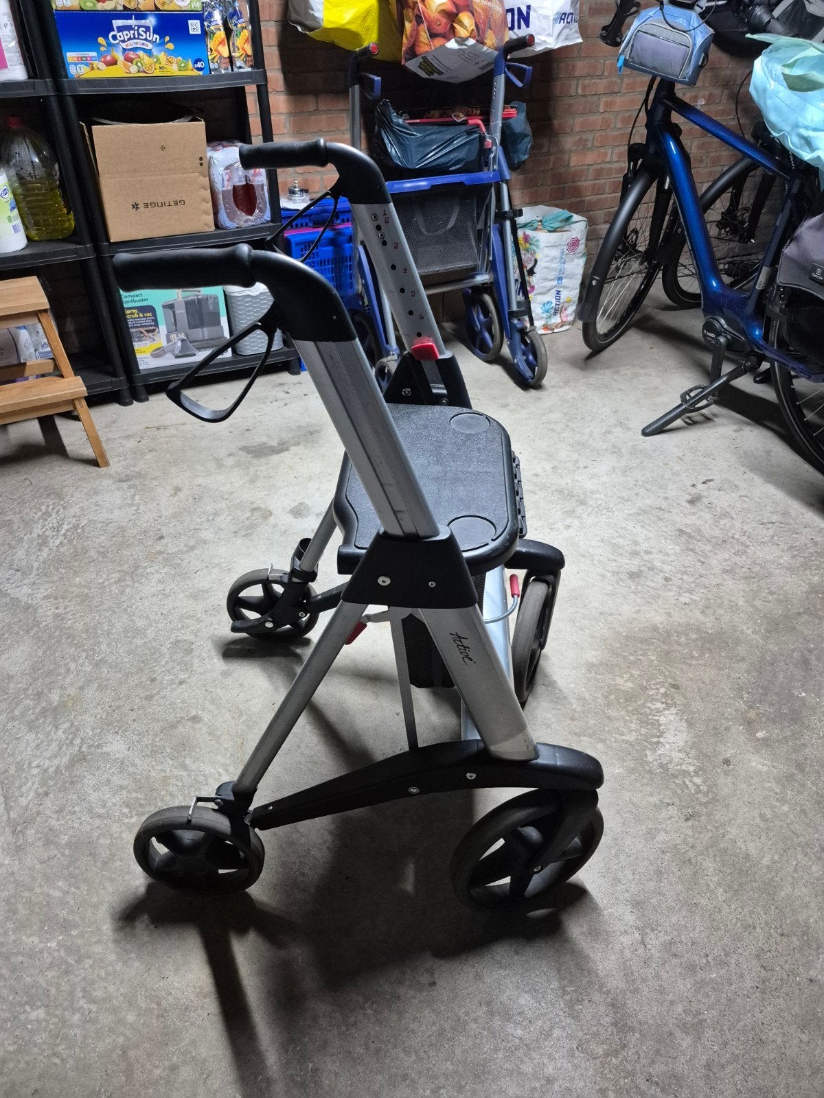 zwarte rollator van anwb, Diversen, Rollators, Ophalen, Opvouwbaar, Gebruikt