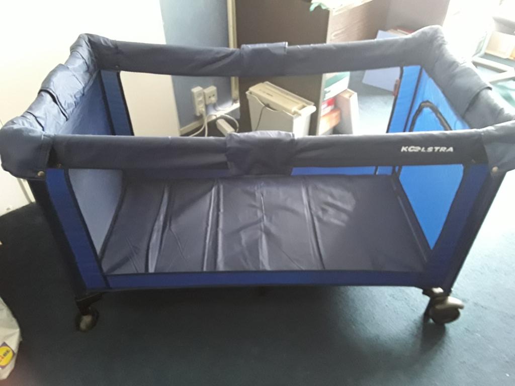 Kampeer bedje van koelstra met matras, Kinderen en Baby's, Babywiegjes en Ledikanten, Ophalen, Zo goed als nieuw, Reisbedje