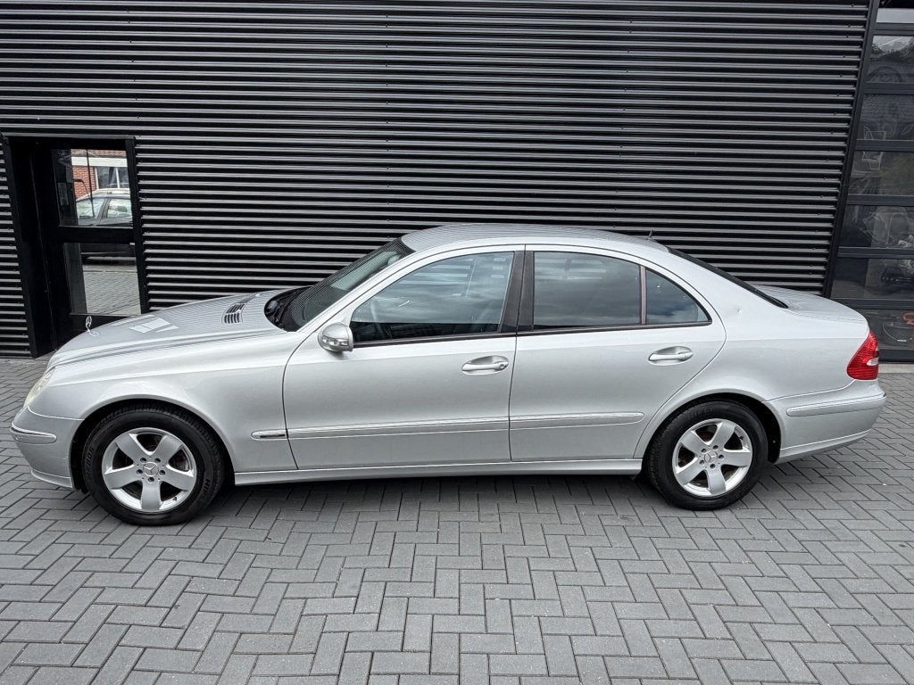 Mercedes-Benz E-Klasse 240 Avantgarde| AUTOMAAT| LEER| CLIMA, Auto's, Automaat, Achterwielaandrijving, Gebruikt, Zwart