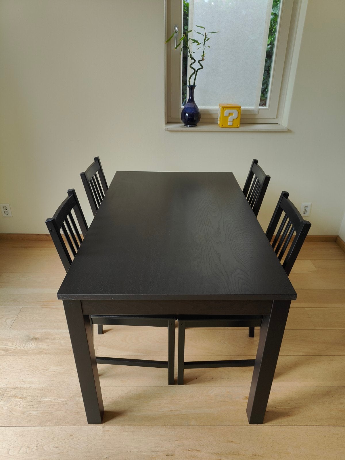 Extendable dinner table with 4 matching chairs, Ophalen of Verzenden, Zo goed als nieuw, 4 tot 6 stoelen