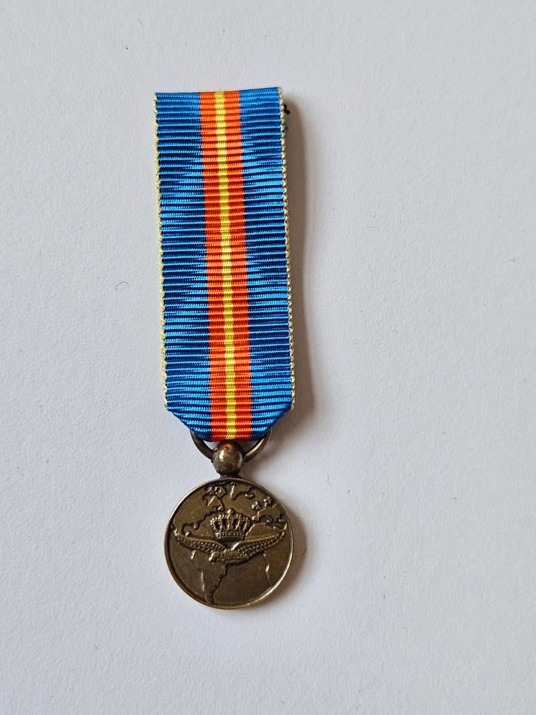 Mini luchtmacht operationele trouwe dienst medaille, Ophalen of Verzenden, Luchtmacht, Nederland, Lintje, Medaille of Wings