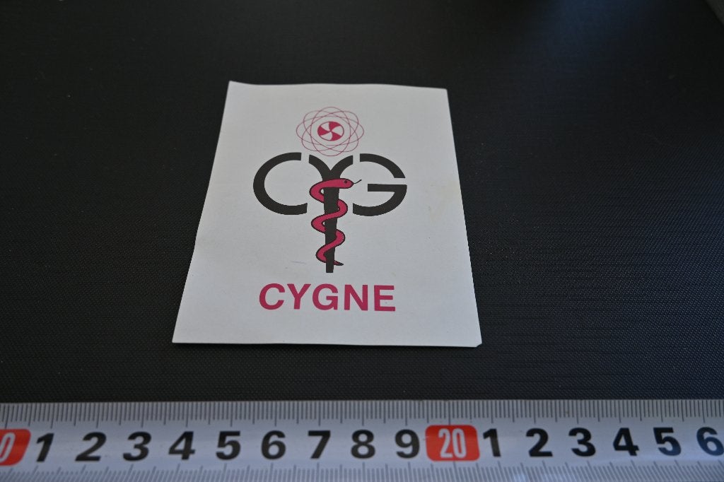 sticker CYGNE logo esculaap, Ophalen, Zo goed als nieuw
