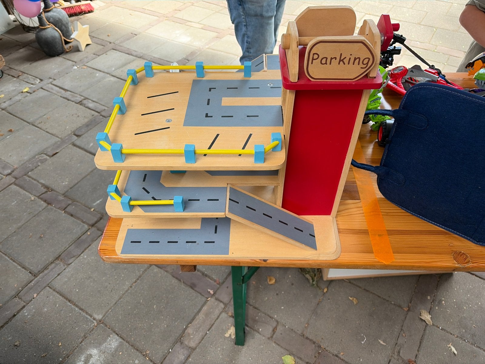 Nette houten parkeergarage voor uren speelplezier, Kinderen en Baby's, Ophalen, Gebruikt