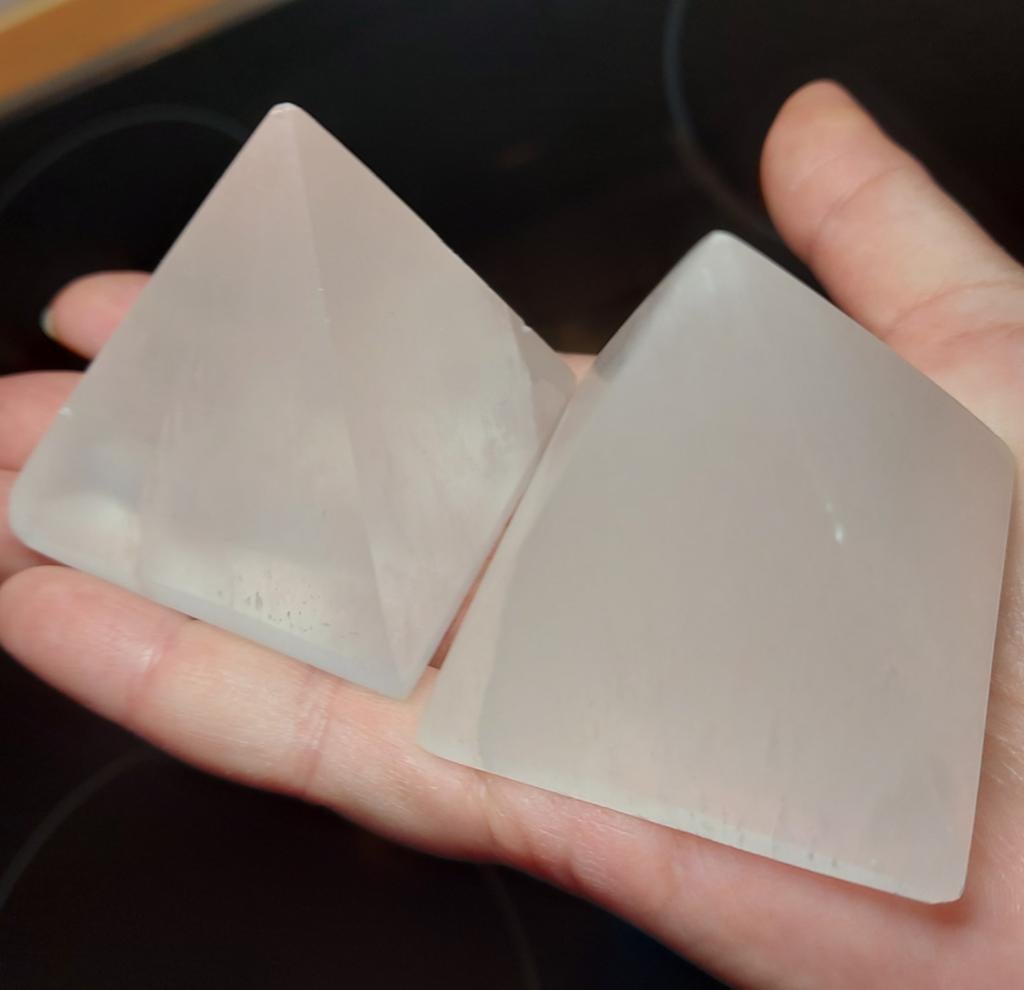 Mooie Seleniet Piramides, Sieraden, Tassen en Uiterlijk, Edelstenen, Ophalen of Verzenden, Zo goed als nieuw