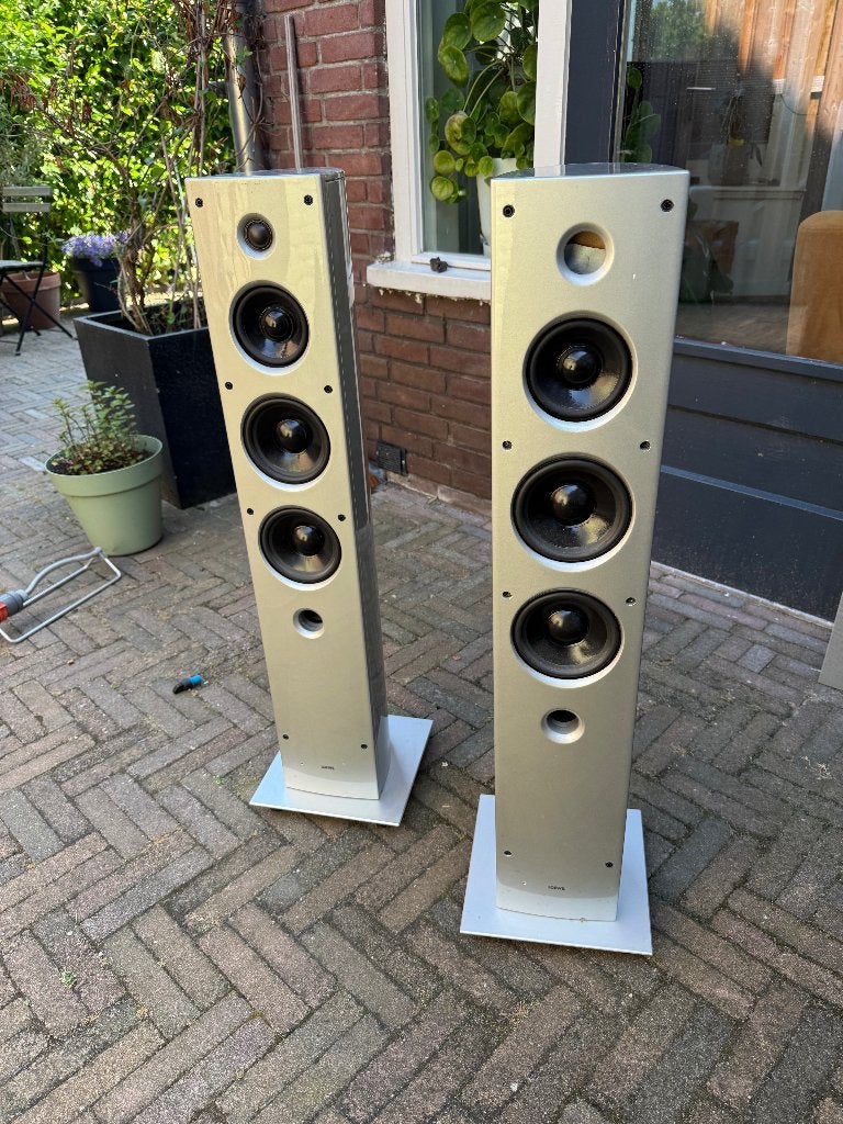 Loewe L2A Actieve Speakerset (tweeters defect), Vloerstaande luidspreker, Gebruikt, 60 tot 120 watt, AUX-ingang