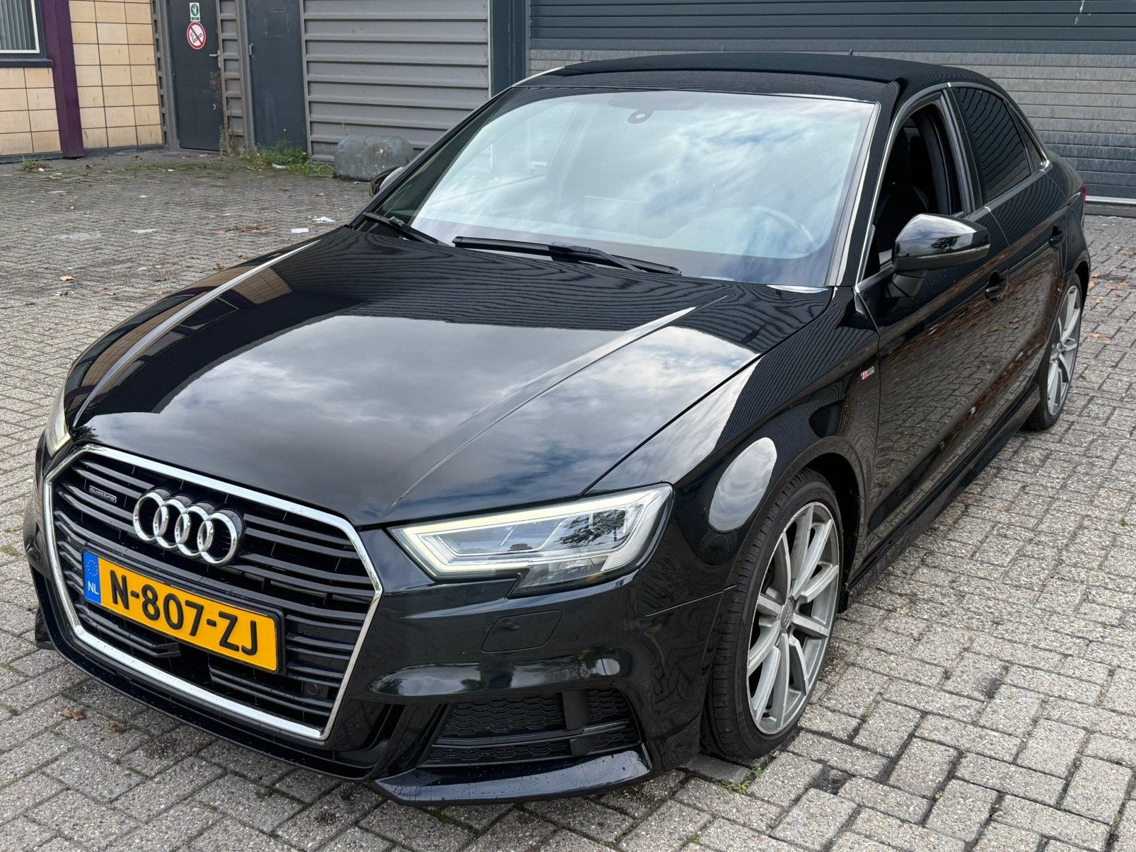Audi A3 3xSline AUT 40 Tfsi 2017 Zwart MATRIX CARPLAY CAMERA, 1380 kg, 1984 cc, Zwart, 75 €/maand