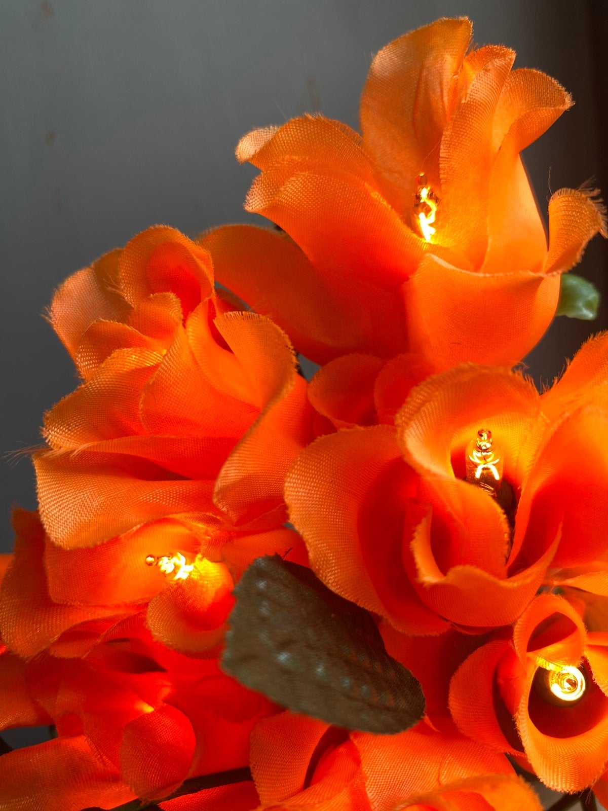 Vintage verlichte oranje tulpen in vaas!, Binnen, Gebruikt, Ophalen of Verzenden, Kunststof