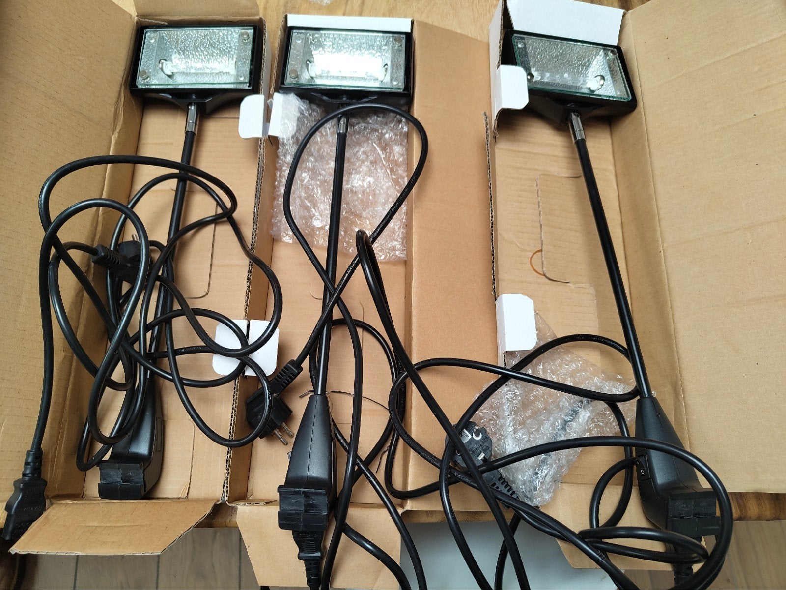 Te koop 3 zgan halogeen display lampen voor een beurswand, Huis en Inrichting, Lampen | Spots, Met schakelaar, Halogeen, Kunststof