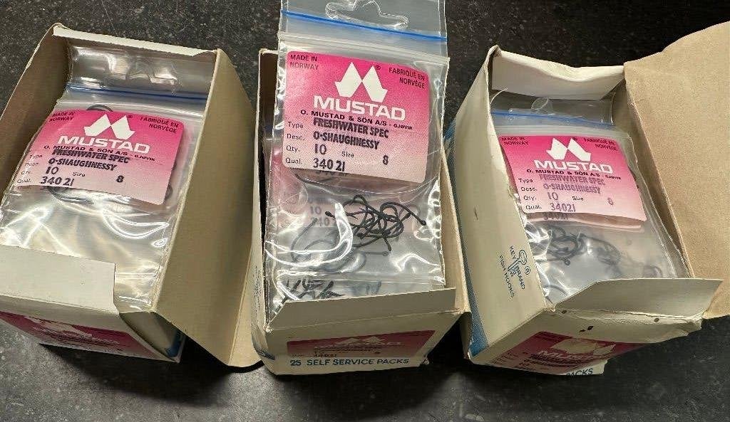 75 zakjes Mustad O'Shaughnessy Freshwater vishaken maat 8, Haak, Nieuw, Mustad, Ophalen of Verzenden