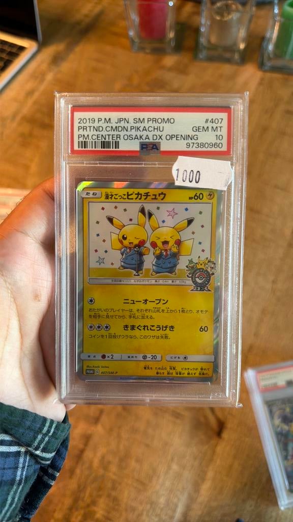 2019 Pokemon Center Pretend comedian Pikachu 407 PSA 10, Ophalen of Verzenden, Nieuw, Losse kaart, Foil