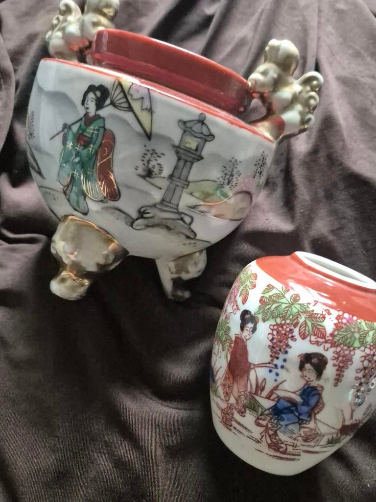 Vintage porseleinen vaasjes met Japanse decoratie, Verzenden