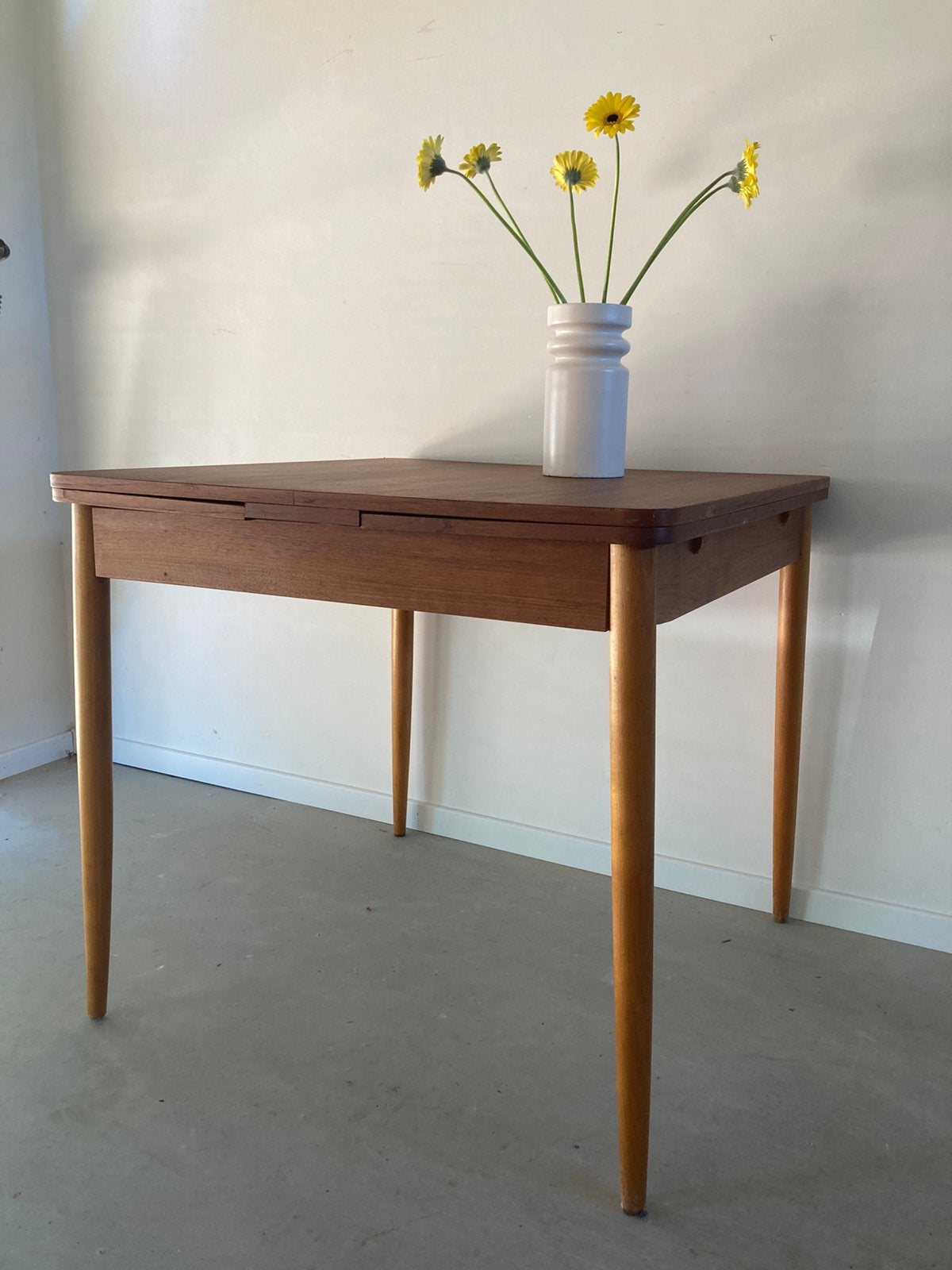 Foto 2 van Midcentury vintage teak eettafel uitschuifbaar