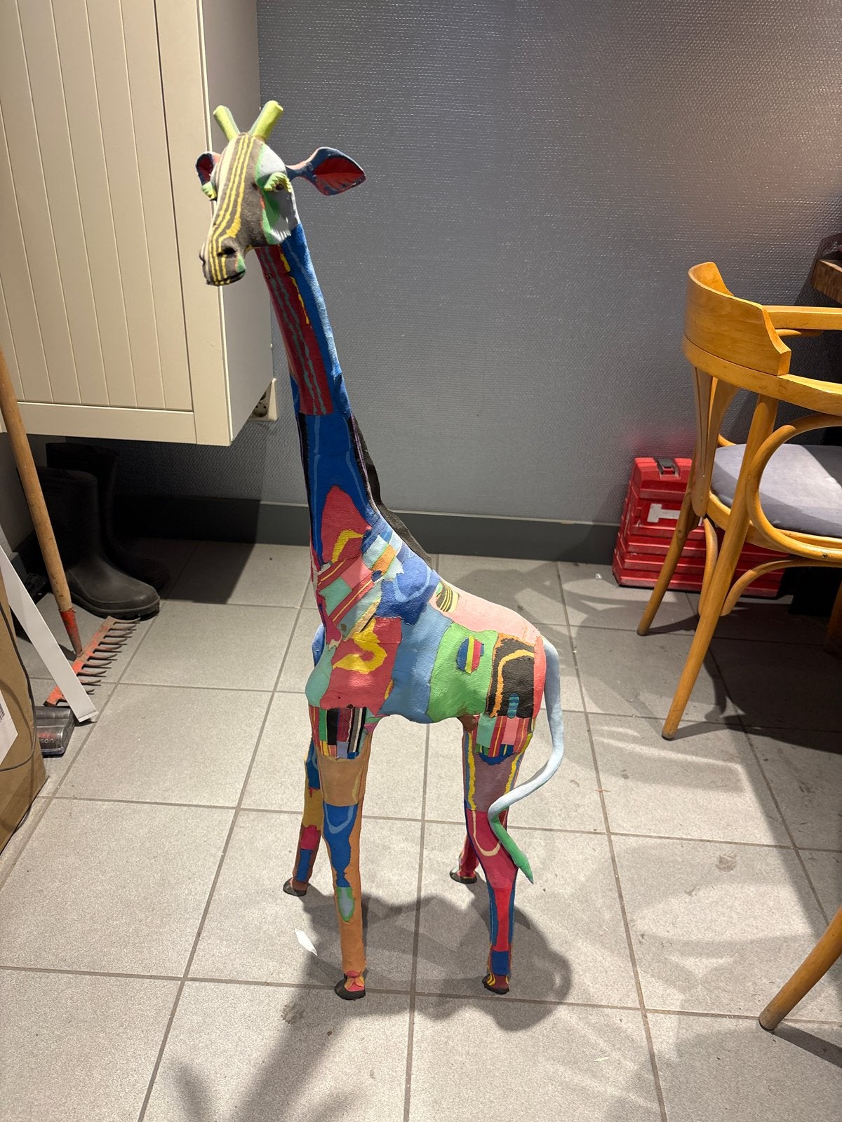 Kleurrijke Giraffe Beeld - Handgemaakt & Modern, Overige materialen, Beeld, Modern, Meerkleurig
