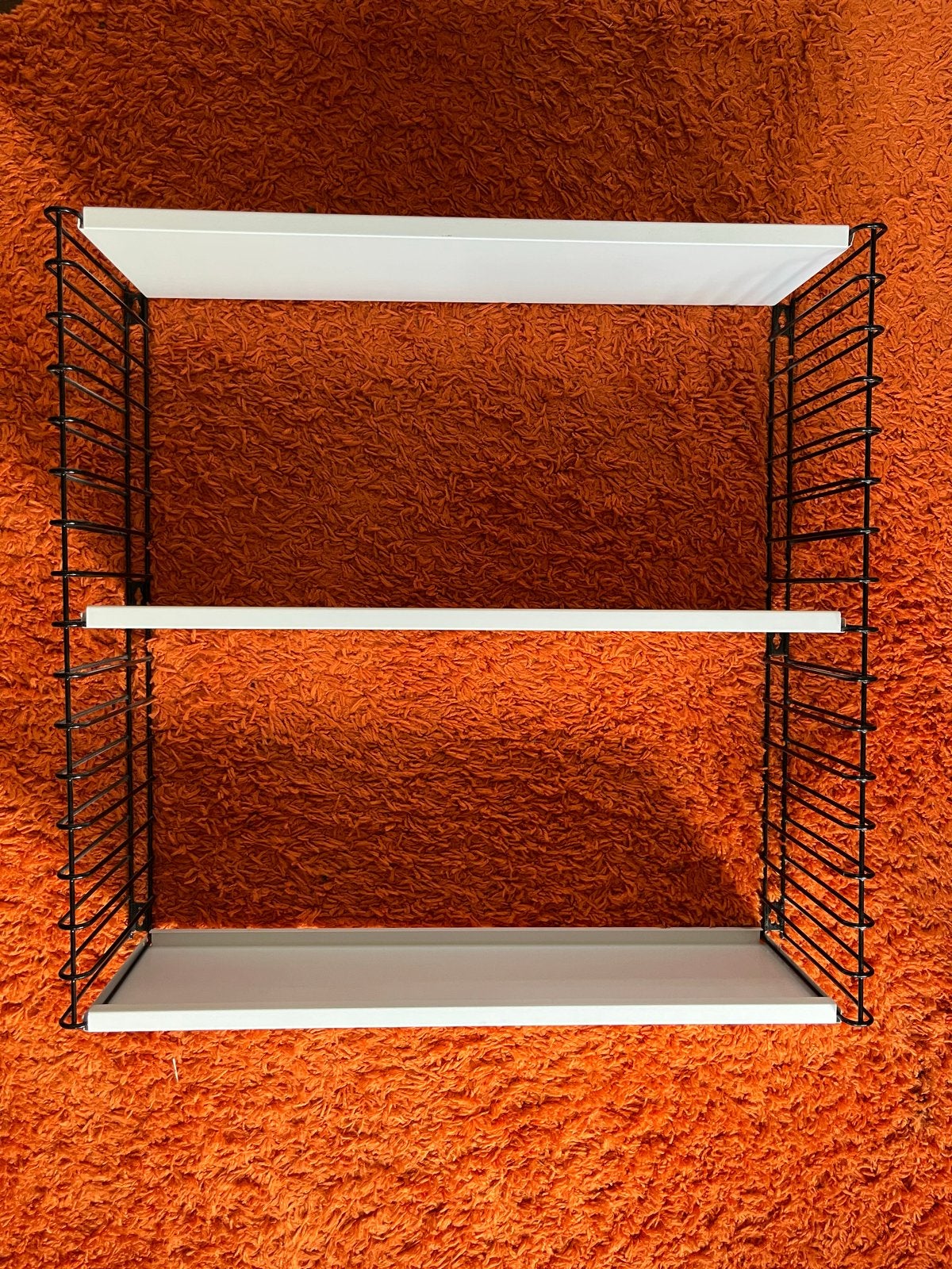 Tomado wandrek, zwart met witte metalen planken, Huis en Inrichting, Woonaccessoires | Wandplanken en Boekenplanken, Ophalen of Verzenden