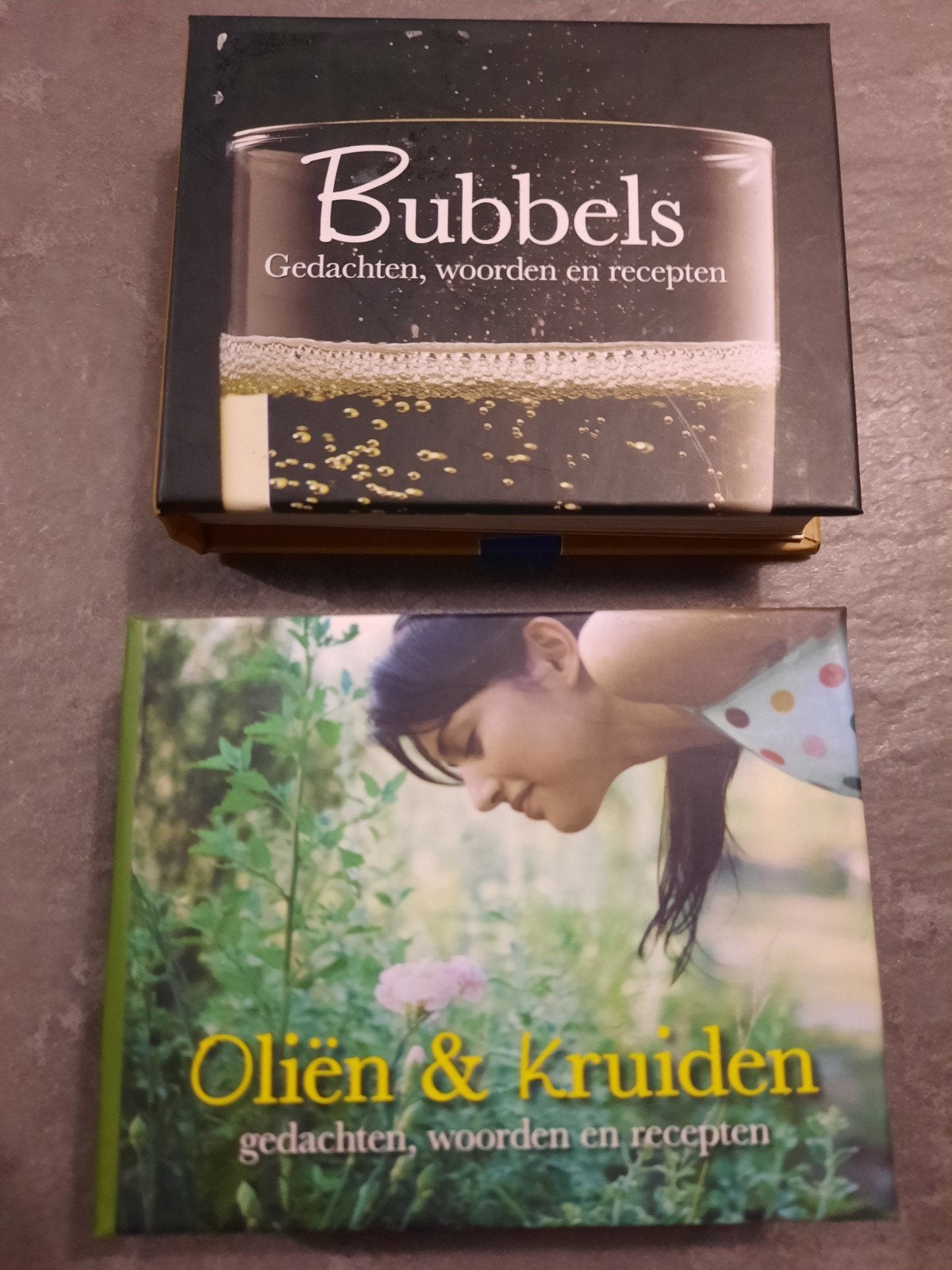 1. Oliën en kruiden 2.Bubbels  NIEUW Totaalprijs 7,50, Boeken, Ophalen of Verzenden, Nieuw